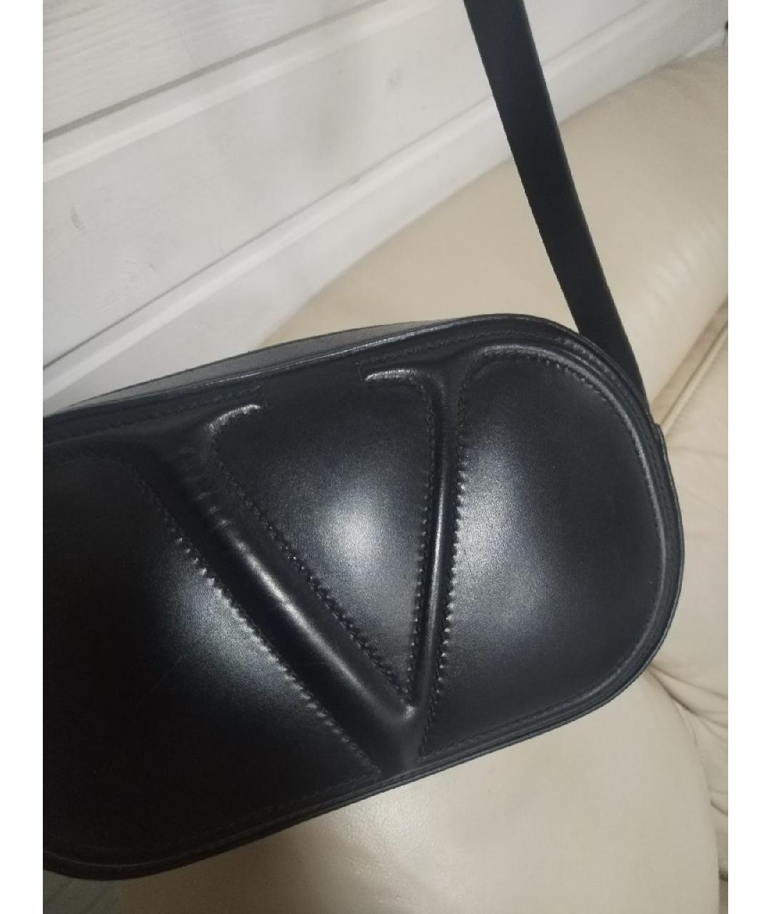 VALENTINO Черная кожаная сумка через плечо, фото 3
