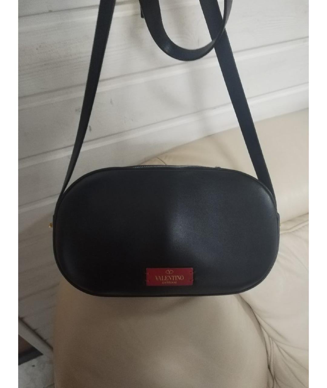 VALENTINO Черная кожаная сумка через плечо, фото 2