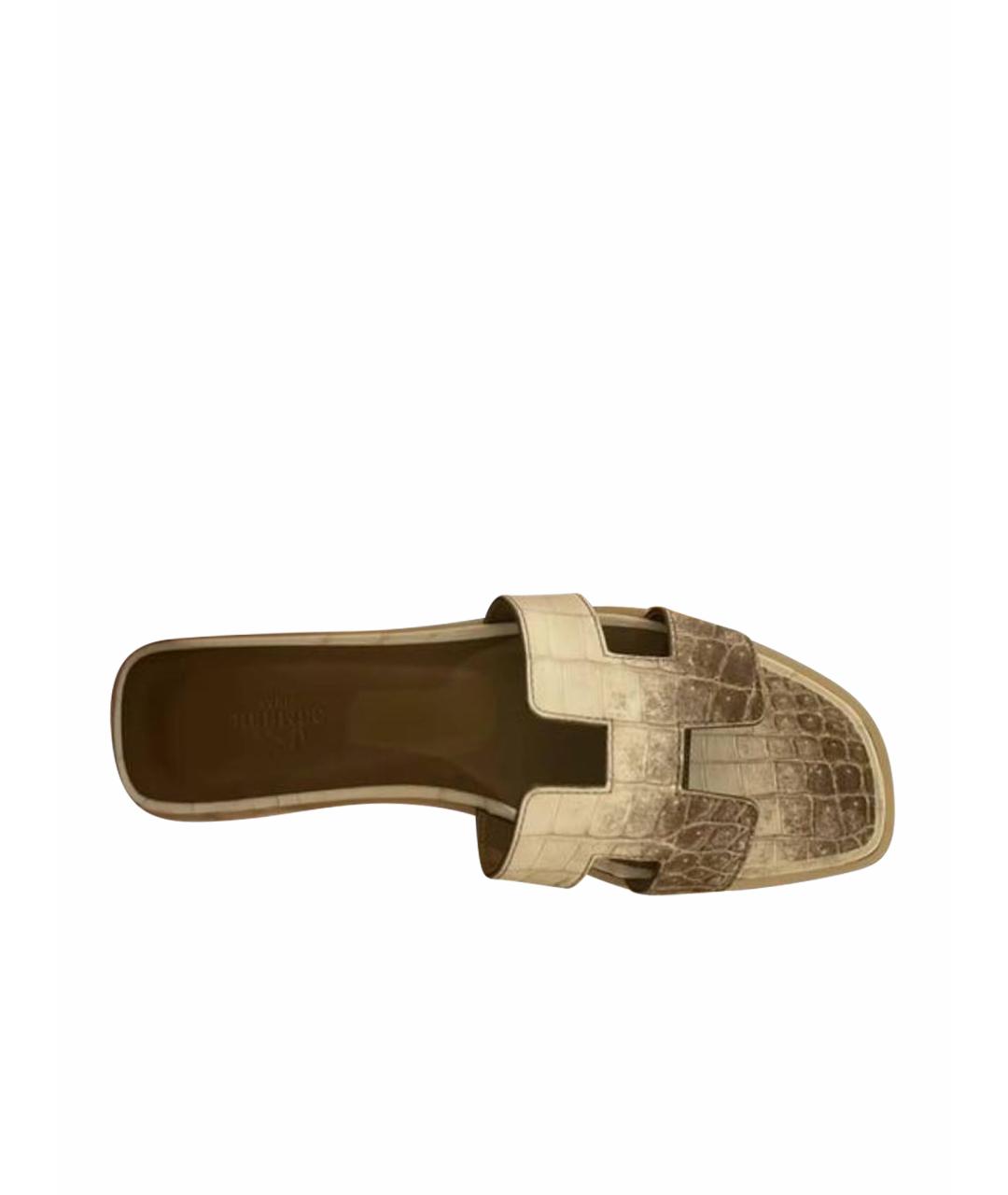 HERMES Бежевые шлепанцы из экзотической кожи, фото 1