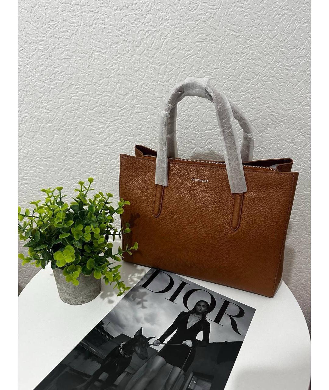 COCCINELLE Коричневая кожаная сумка с короткими ручками, фото 5