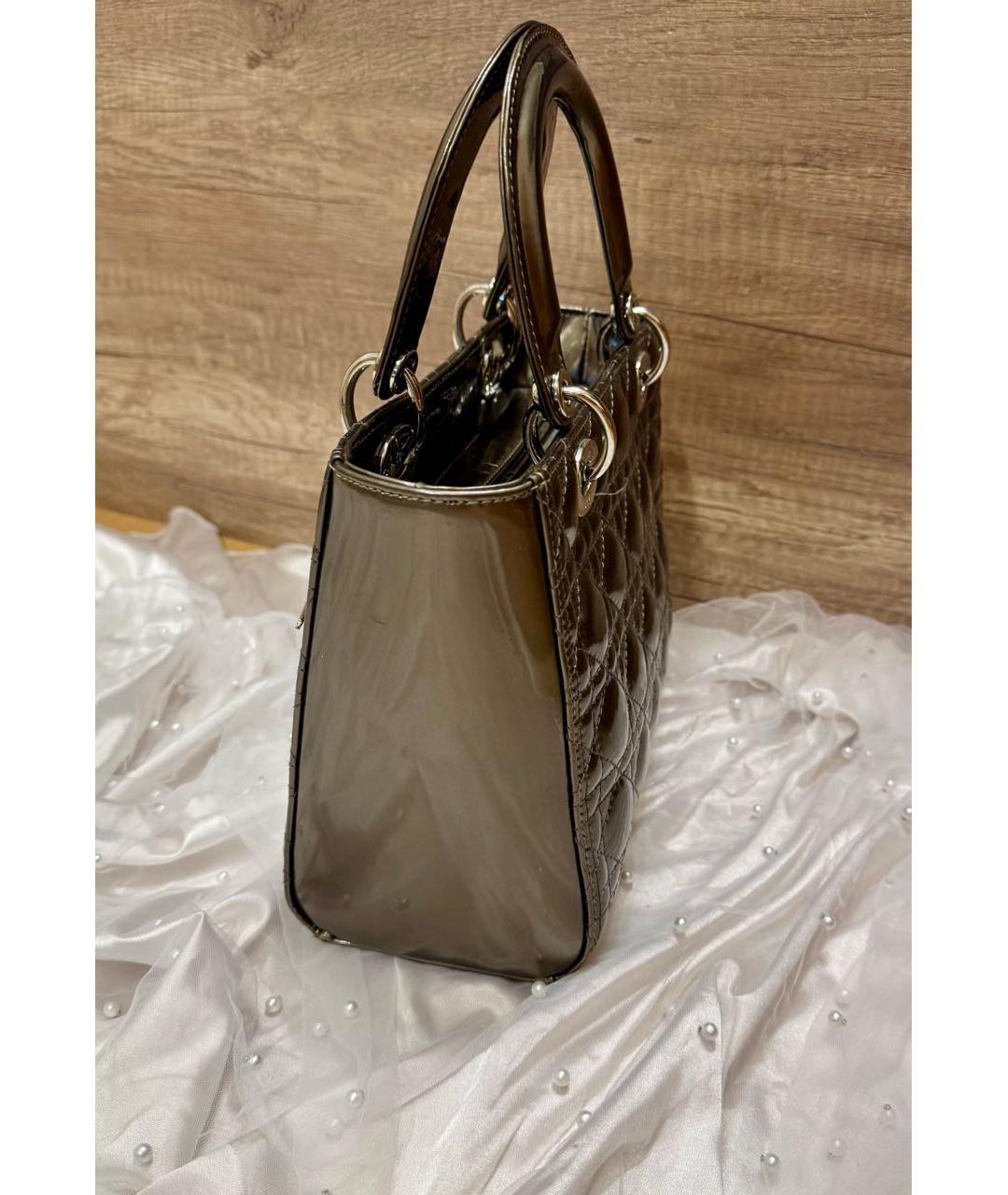 CHRISTIAN DIOR Серебряная сумка с короткими ручками из лакированной кожи, фото 5