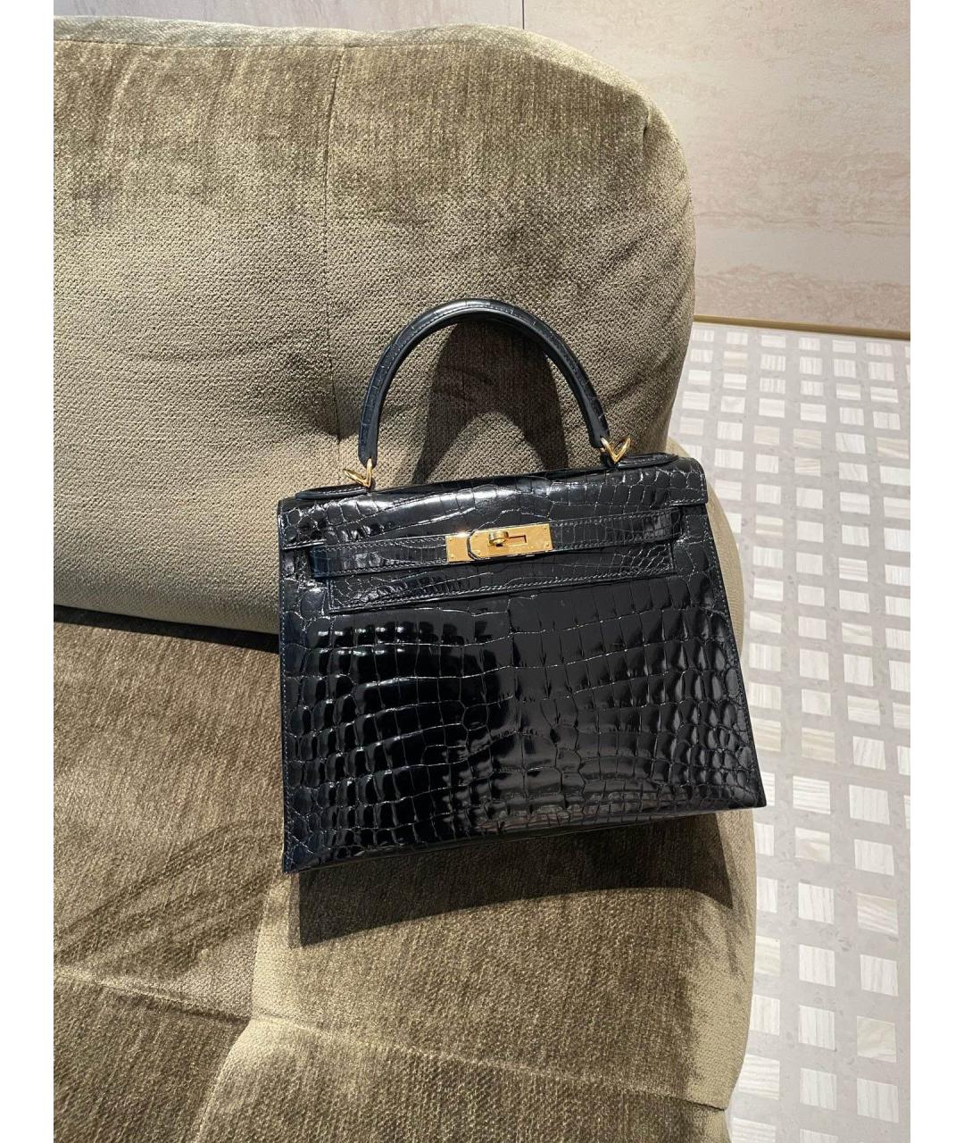 HERMES Черная сумка с короткими ручками из лакированной кожи, фото 5