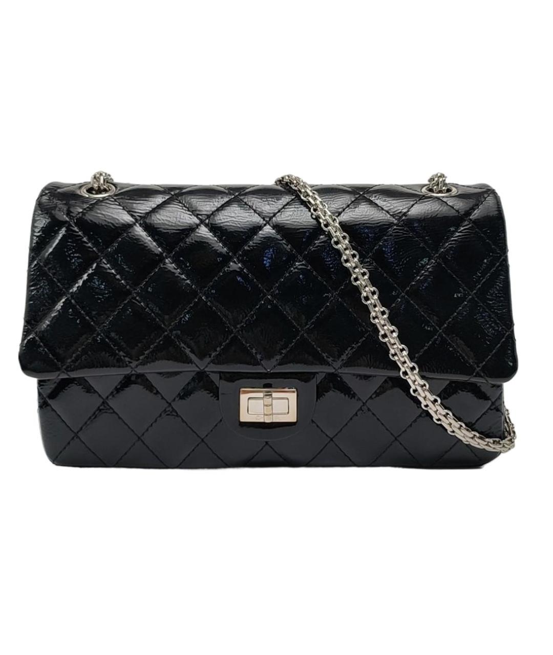 CHANEL Черная сумка через плечо из лакированной кожи, фото 1