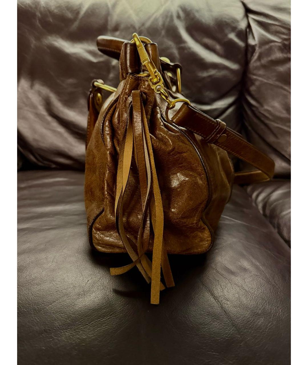 MIU MIU Коричневая кожаная сумка с короткими ручками, фото 6