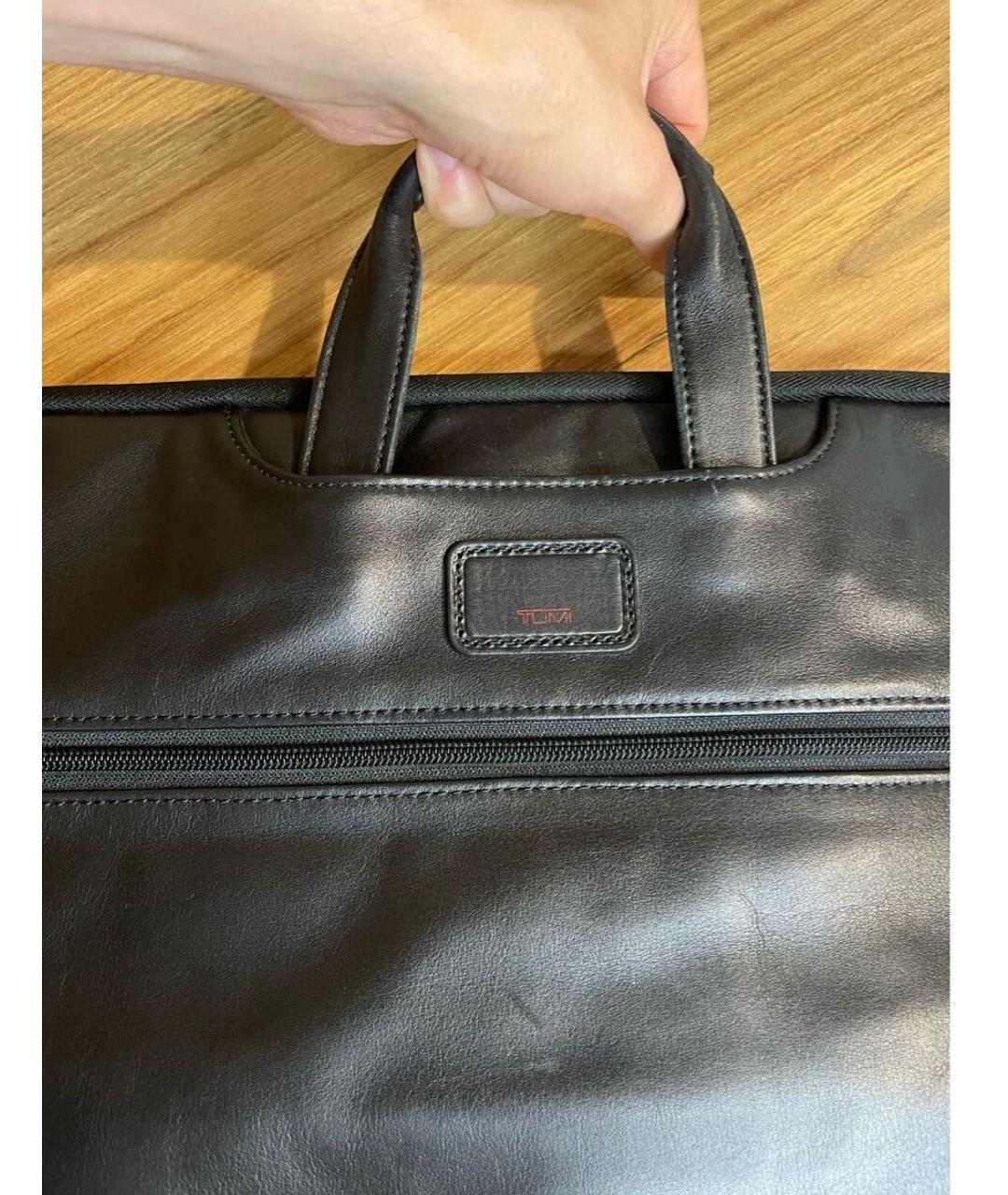 TUMI Черная кожаная сумка с короткими ручками, фото 5