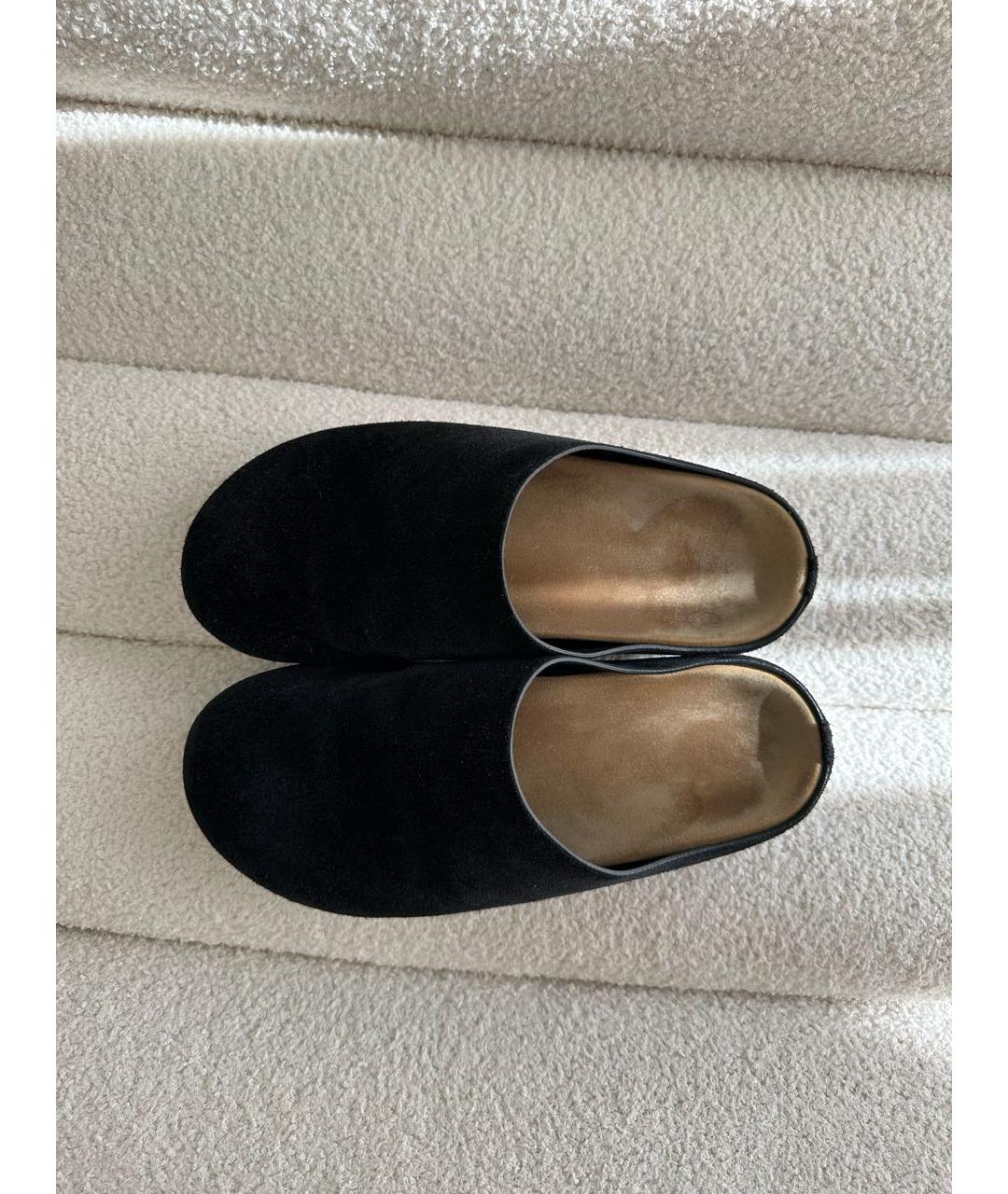THE ROW Черные замшевые сабо, фото 5
