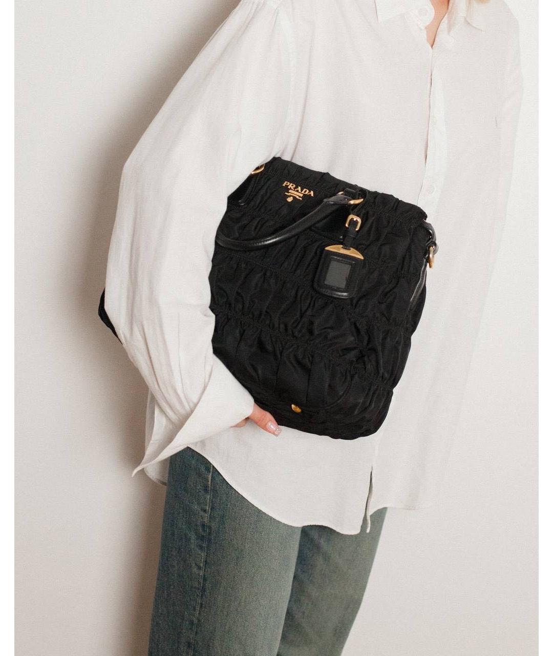 PRADA Черная кожаная сумка с короткими ручками, фото 5