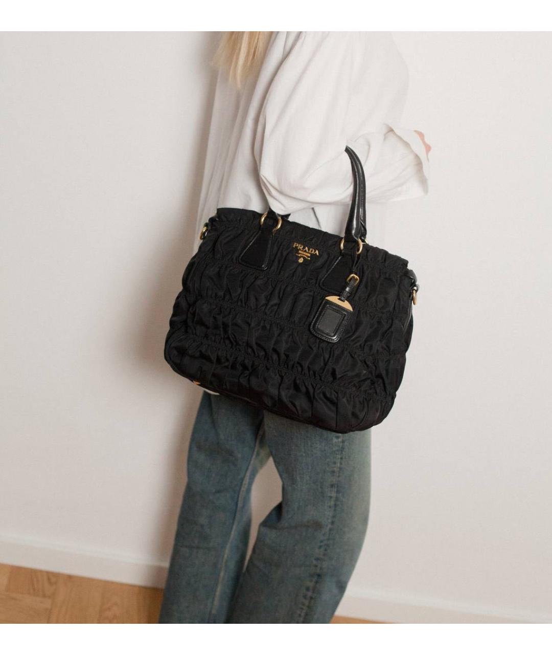 PRADA Черная кожаная сумка с короткими ручками, фото 6