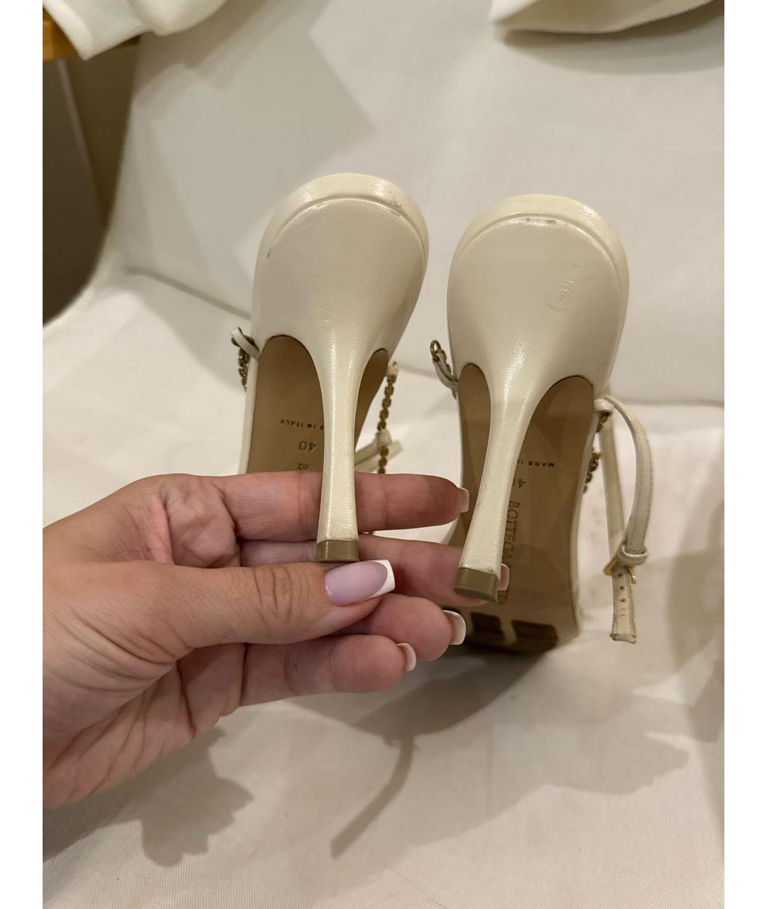 BOTTEGA VENETA Бежевые кожаные босоножки, фото 4