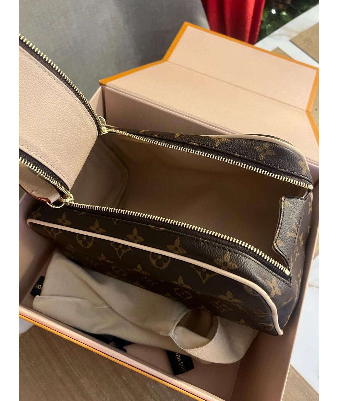 LOUIS VUITTON Коричневая кожаная косметичка, фото 4