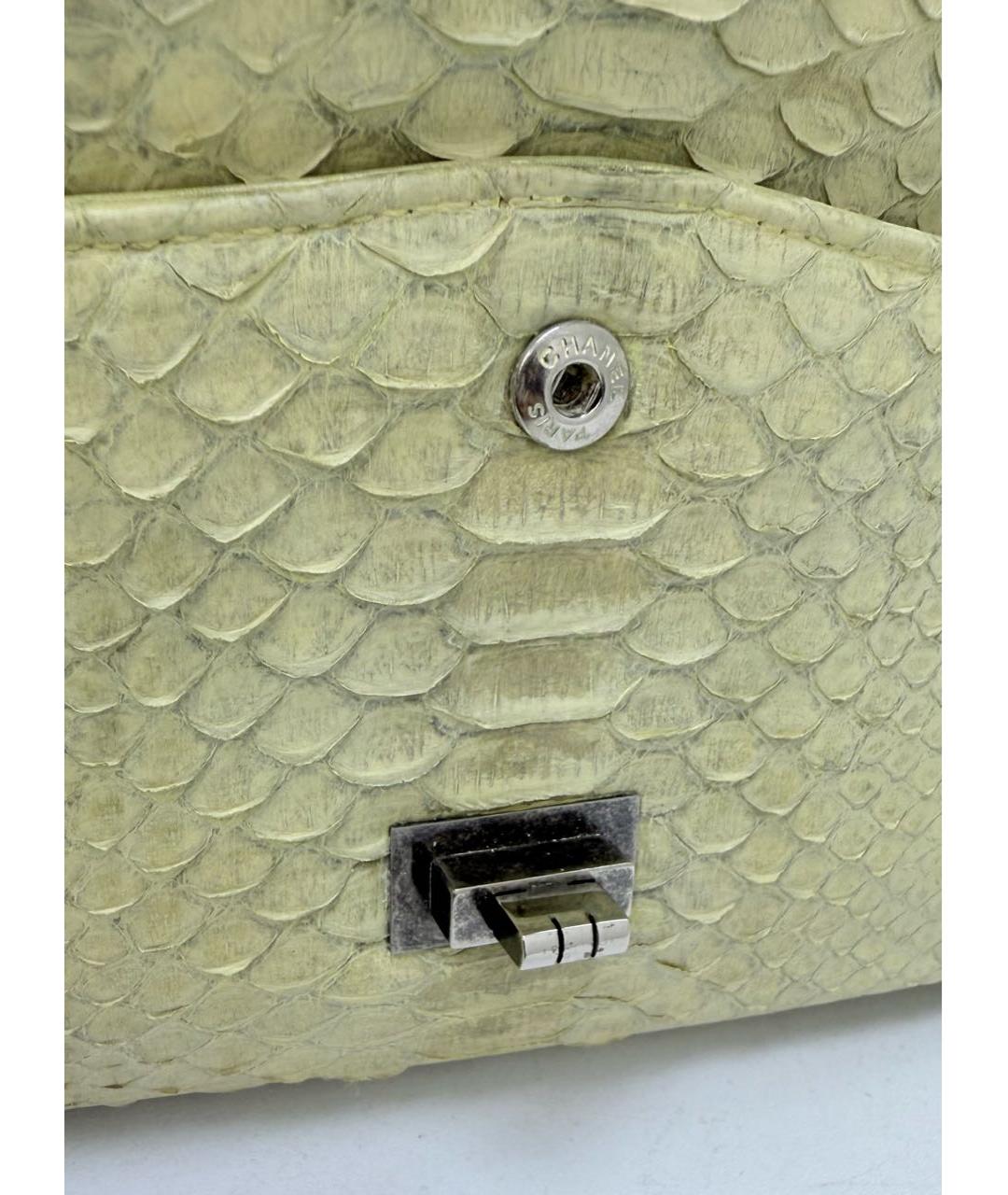 CHANEL Бежевая сумка с короткими ручками из экзотической кожи, фото 8
