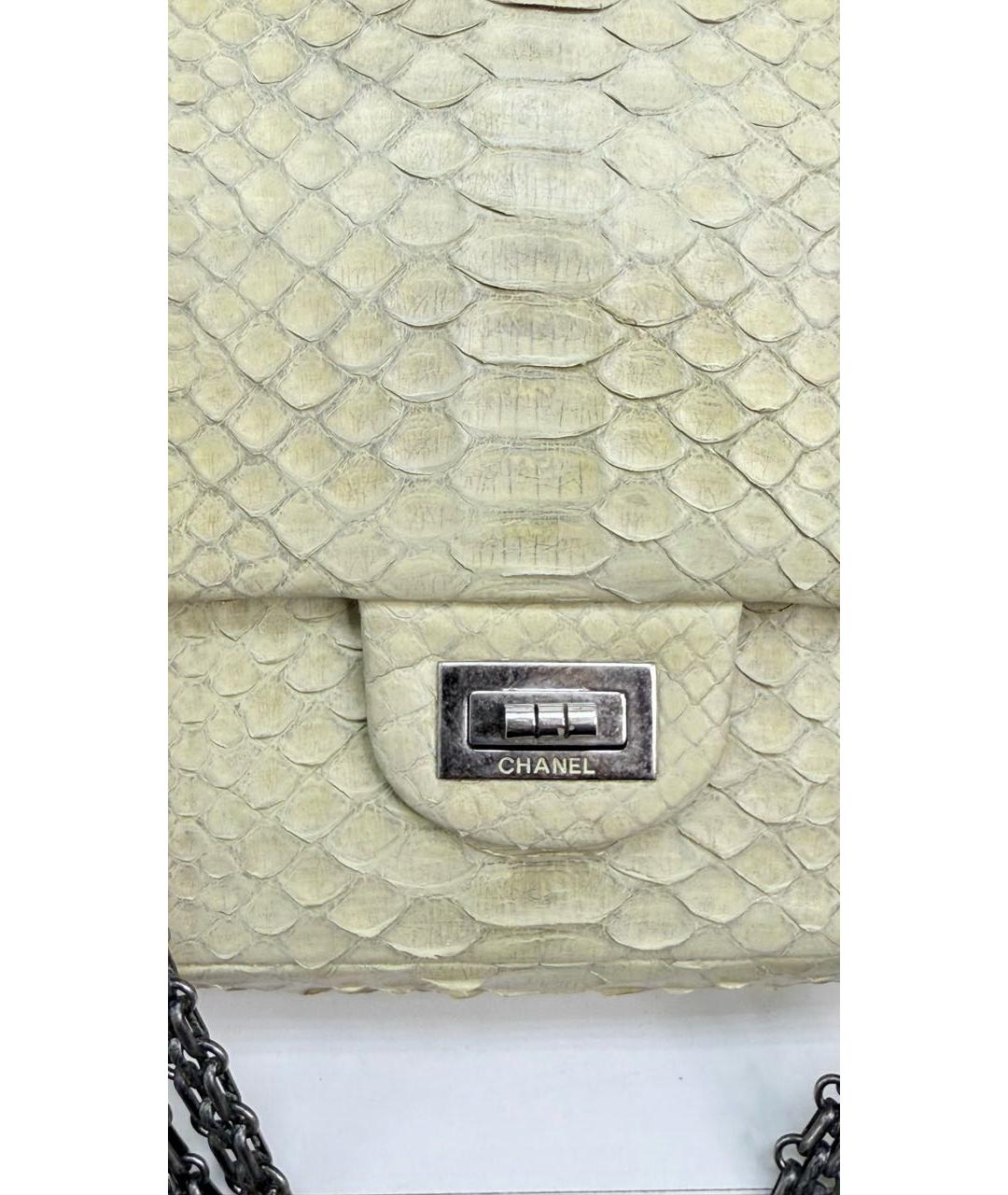 CHANEL Бежевая сумка с короткими ручками из экзотической кожи, фото 7