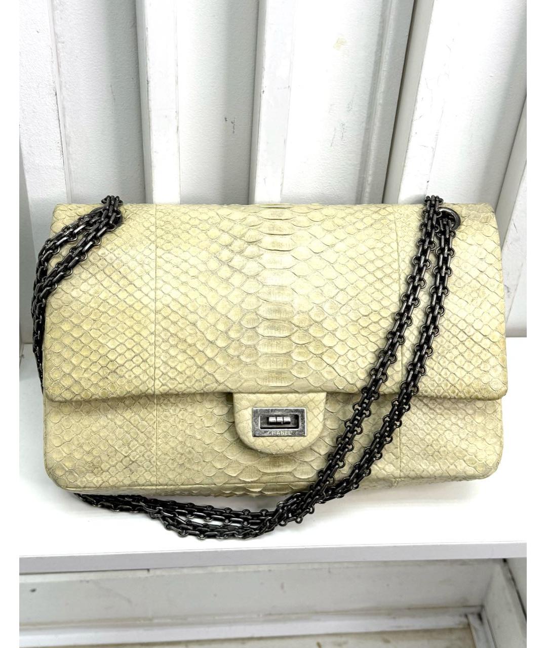 CHANEL Бежевая сумка с короткими ручками из экзотической кожи, фото 9