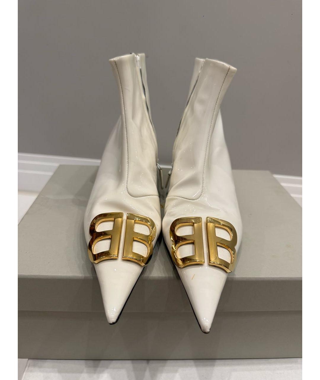 BALENCIAGA Белые ботильоны из лакированной кожи, фото 2