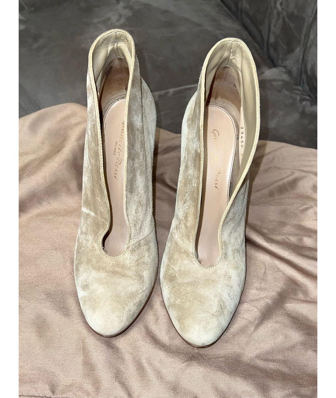 GIANVITO ROSSI Бежевые замшевые ботильоны, фото 2