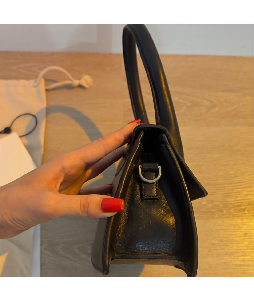 JACQUEMUS Черная кожаная сумка с короткими ручками, фото 4