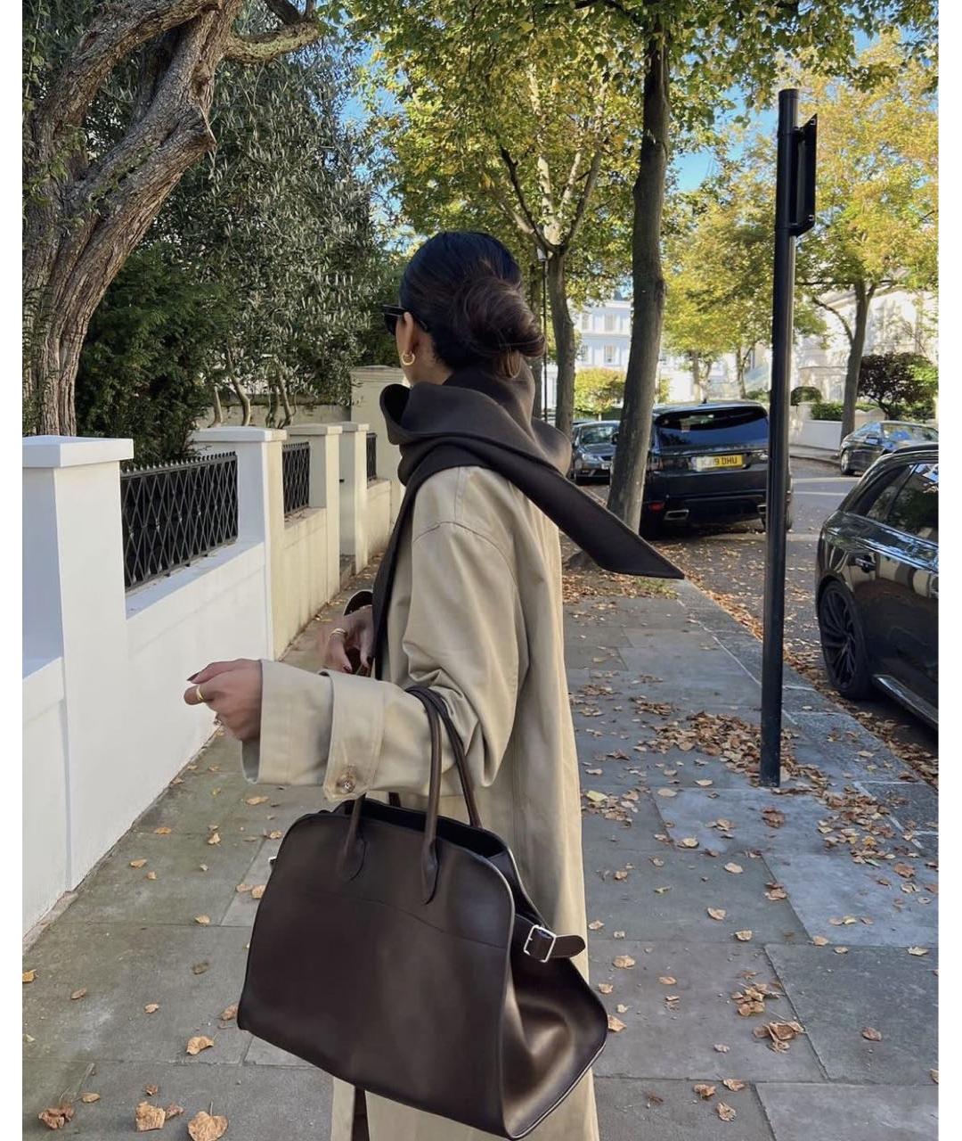 THE ROW Коричневая кожаная сумка с короткими ручками, фото 4