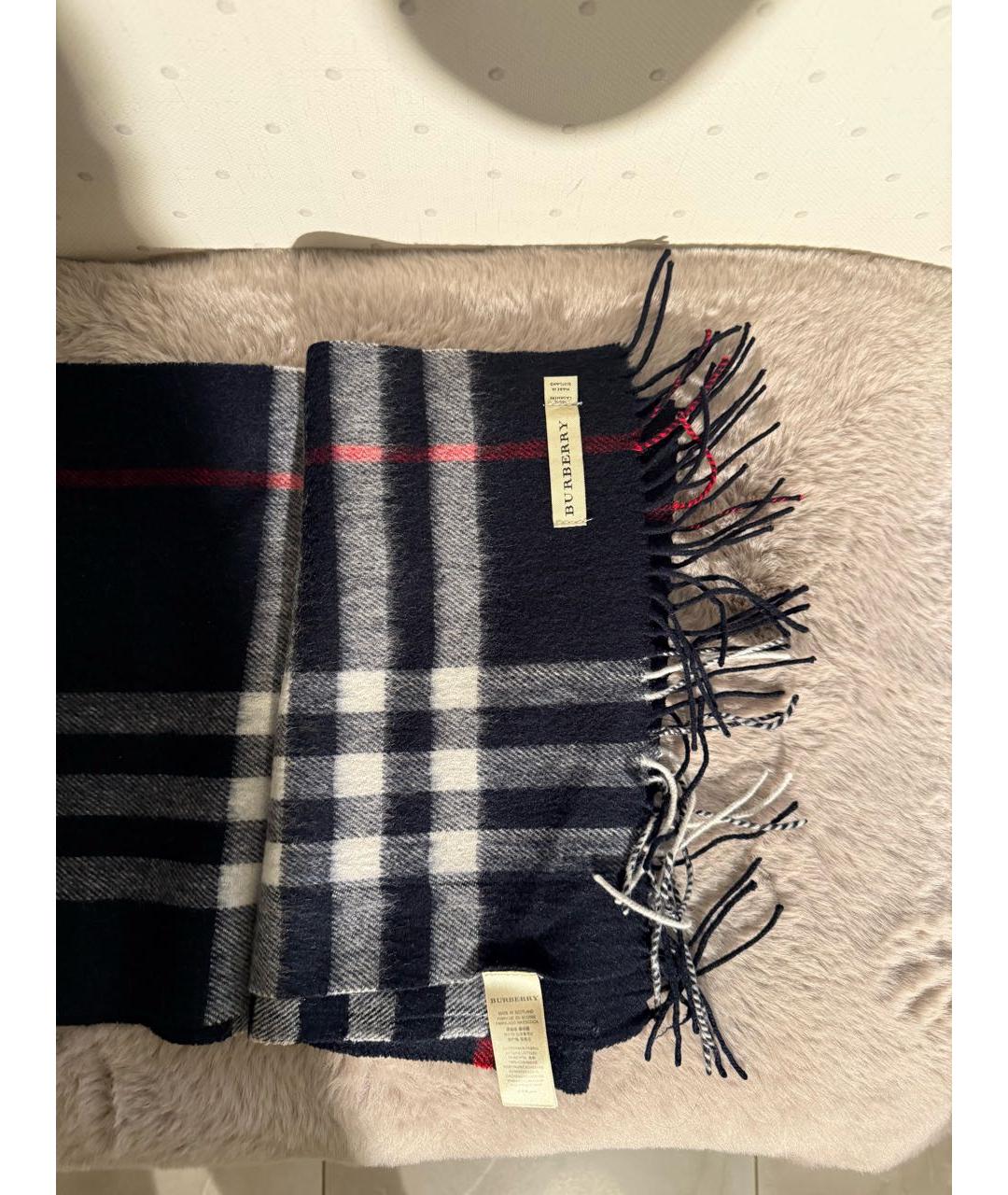 BURBERRY Темно-синий шерстяной шарф, фото 3