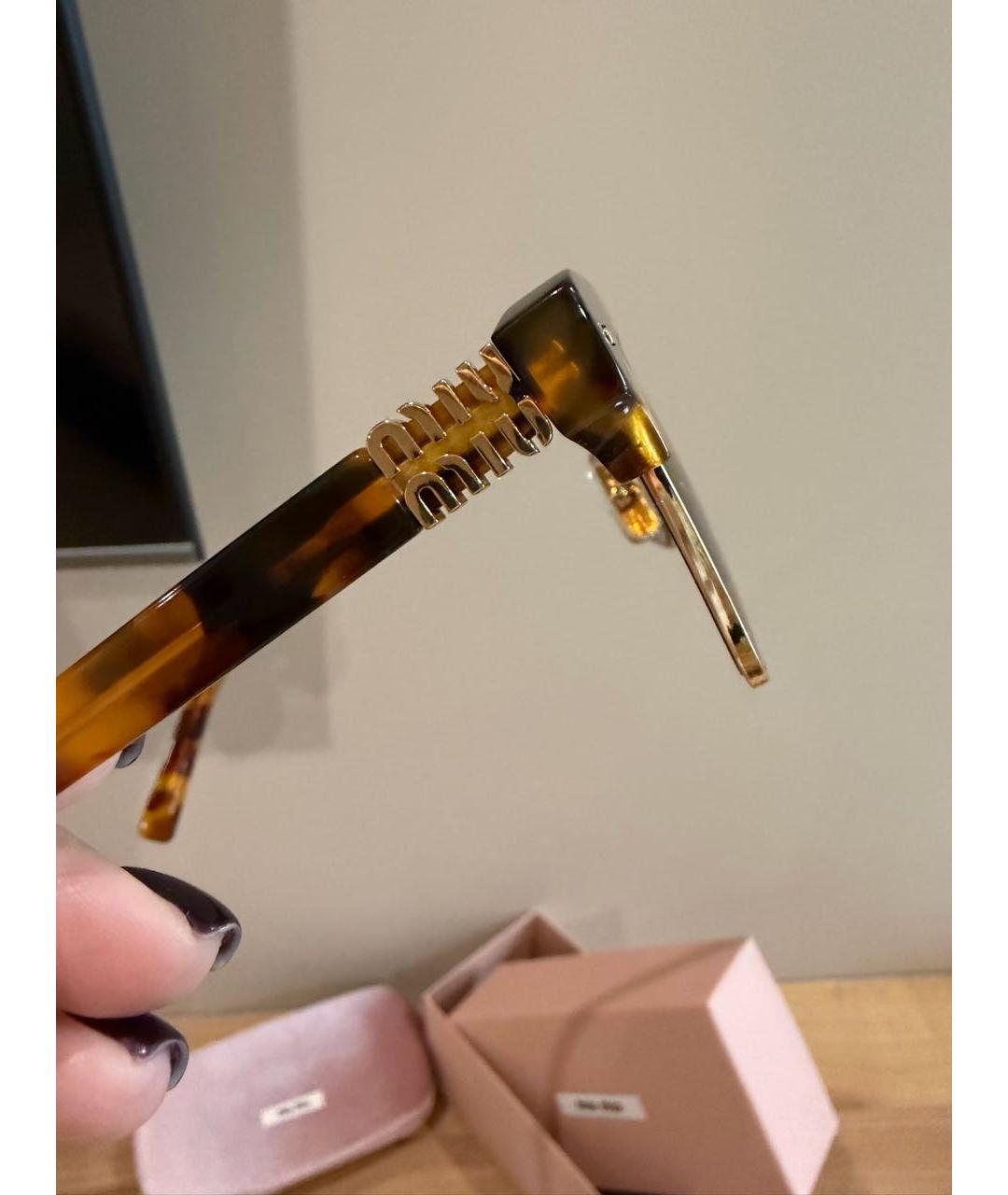 MIU MIU Коричневые пластиковые солнцезащитные очки, фото 3