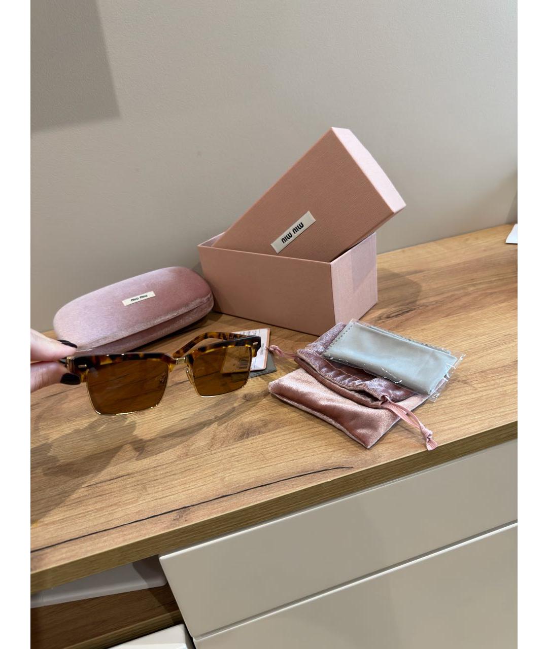 MIU MIU Коричневые пластиковые солнцезащитные очки, фото 4