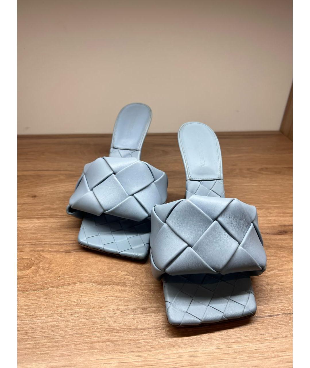 BOTTEGA VENETA Голубые кожаные мюли, фото 2