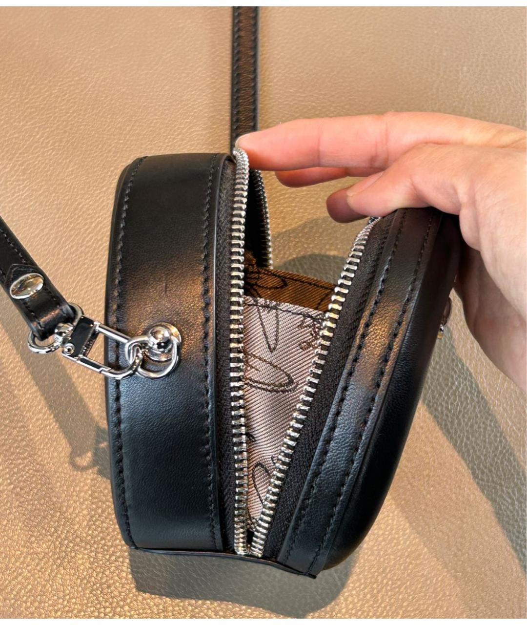 VIVIENNE WESTWOOD Черная кожаная сумка через плечо, фото 7