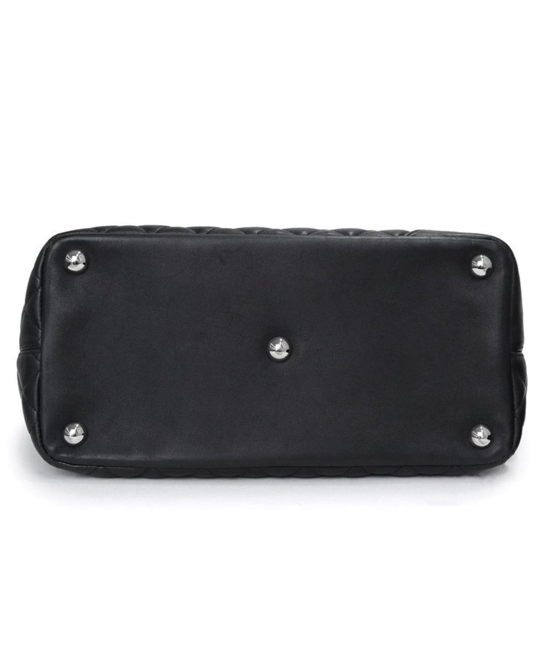 CHANEL Черная кожаная сумка с короткими ручками, фото 6