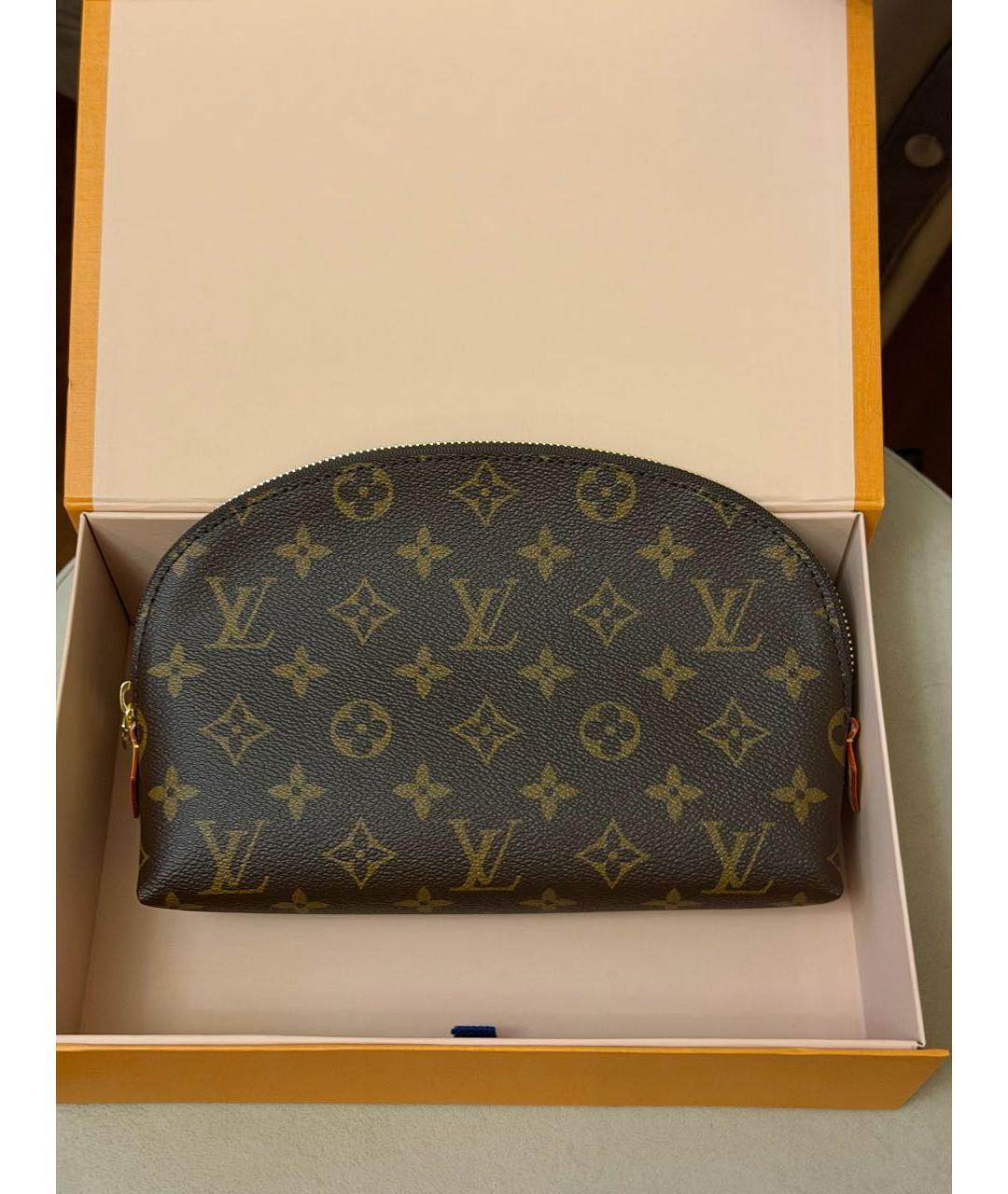 LOUIS VUITTON Коричневая косметичка, фото 5