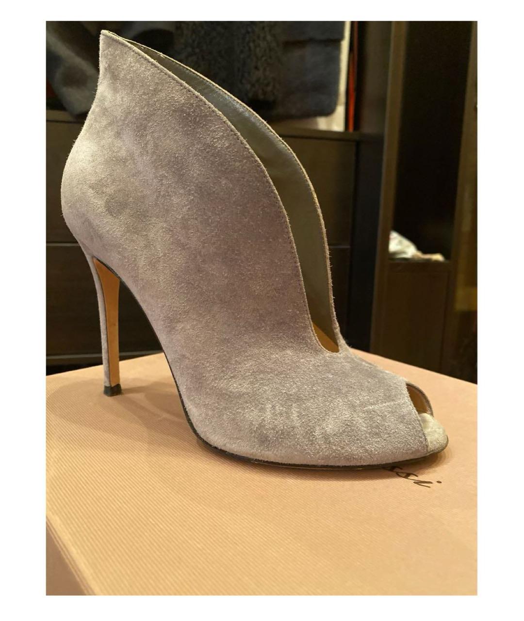 GIANVITO ROSSI Серые замшевые ботильоны, фото 3