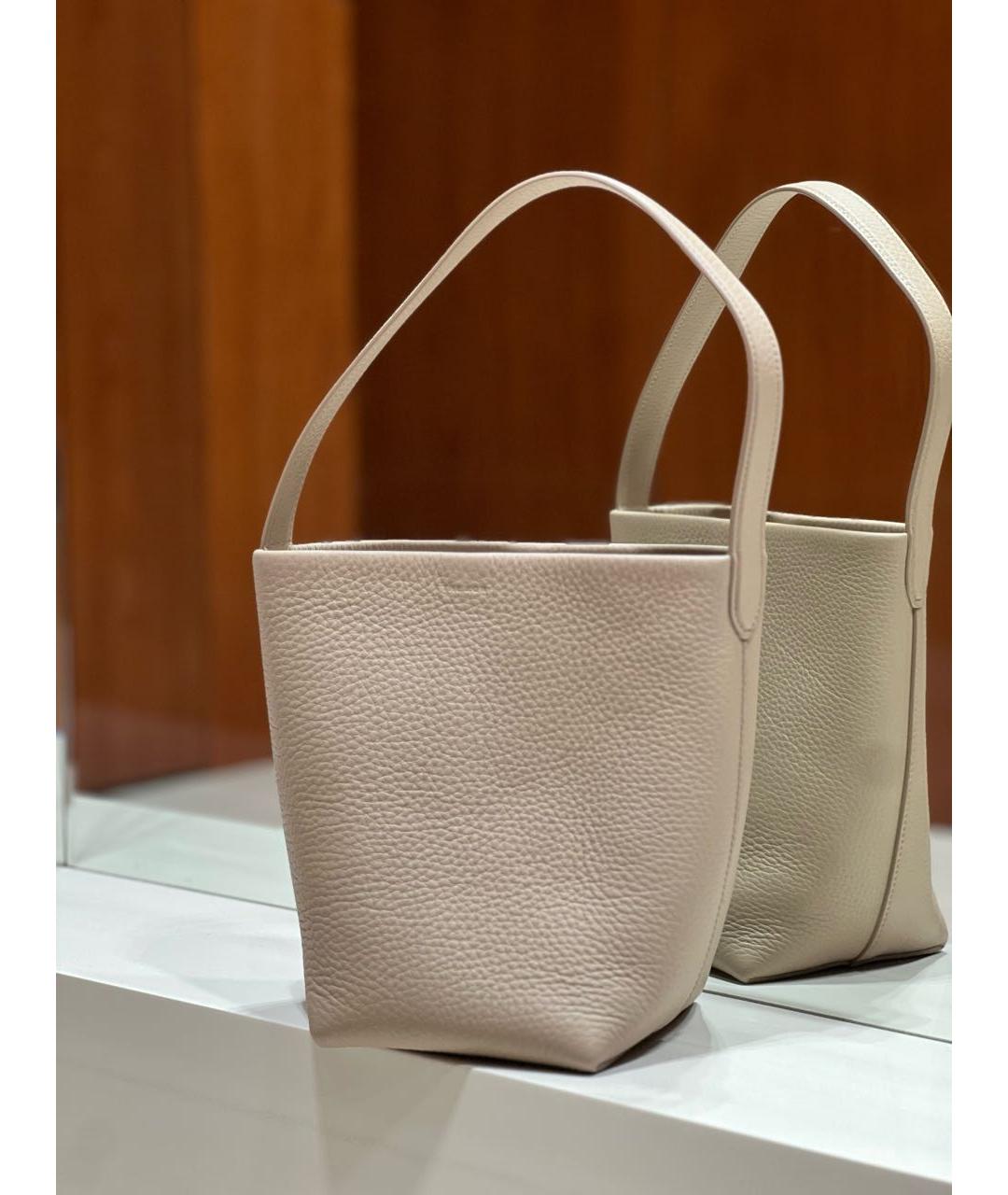 THE ROW Бежевая кожаная сумка тоут, фото 6