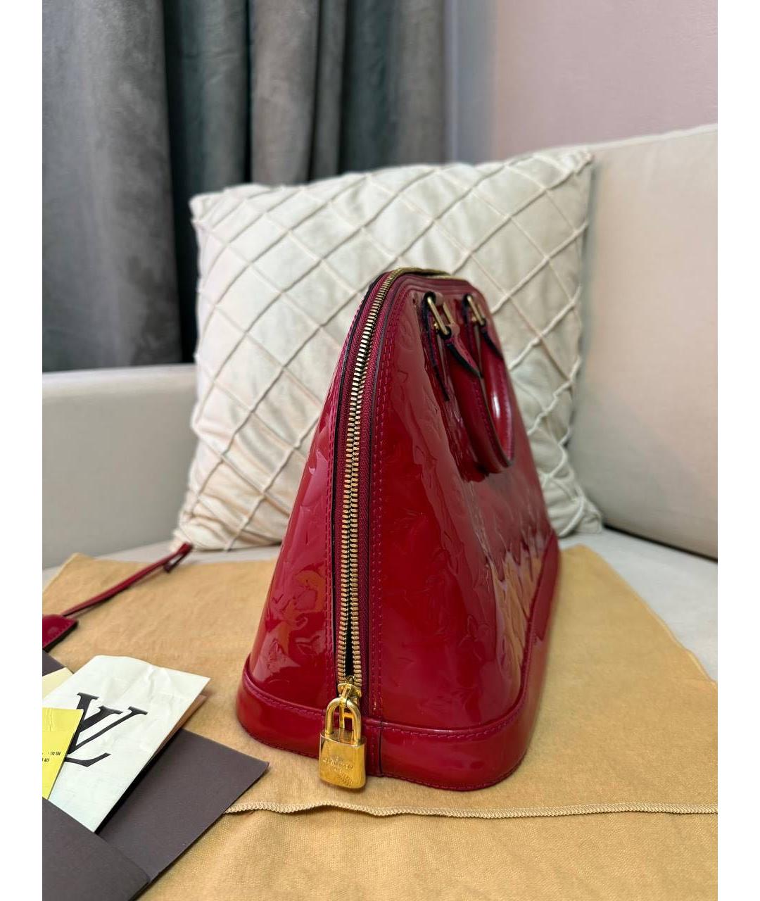 LOUIS VUITTON Красная сумка с короткими ручками из лакированной кожи, фото 6