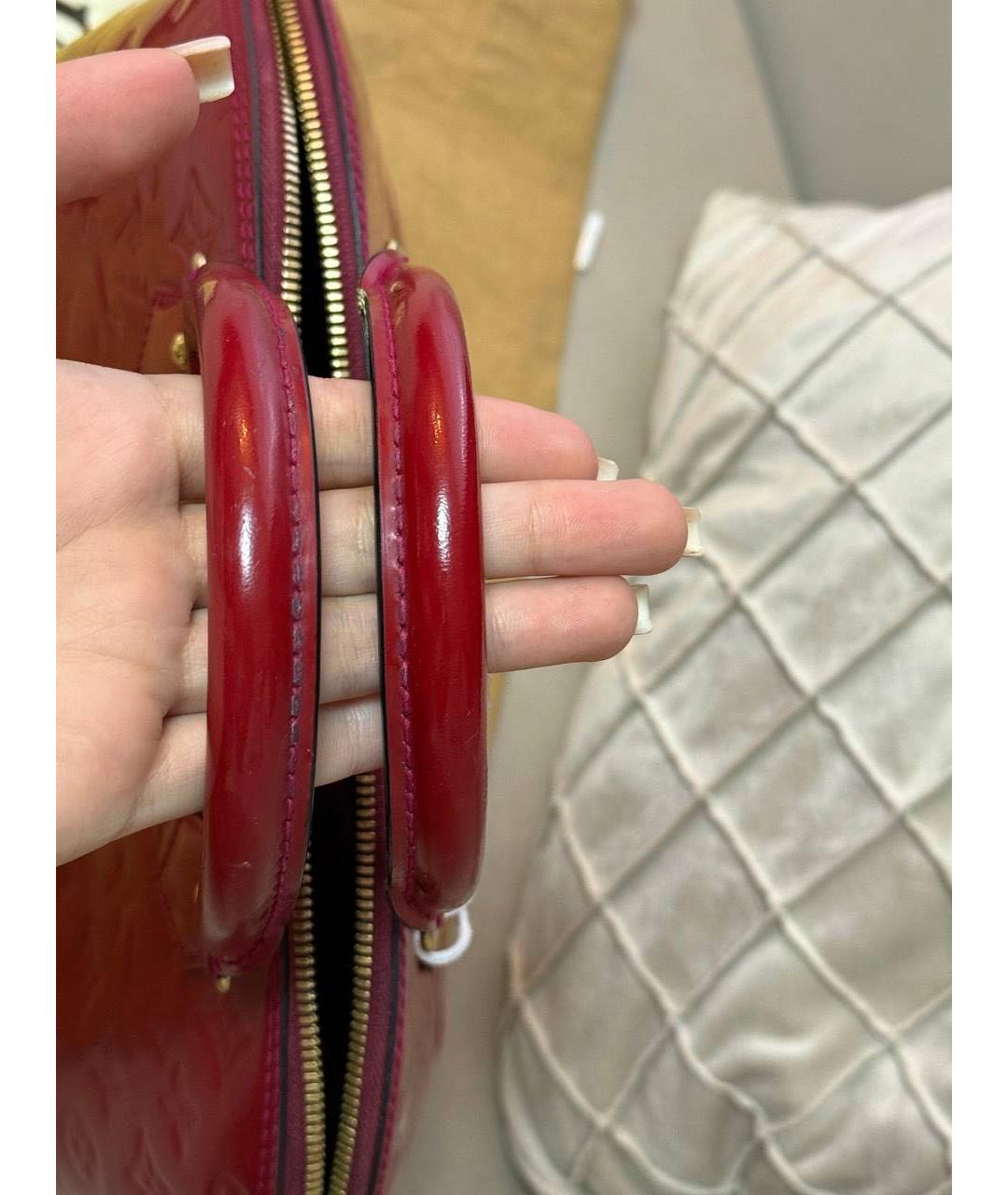 LOUIS VUITTON Красная сумка с короткими ручками из лакированной кожи, фото 4