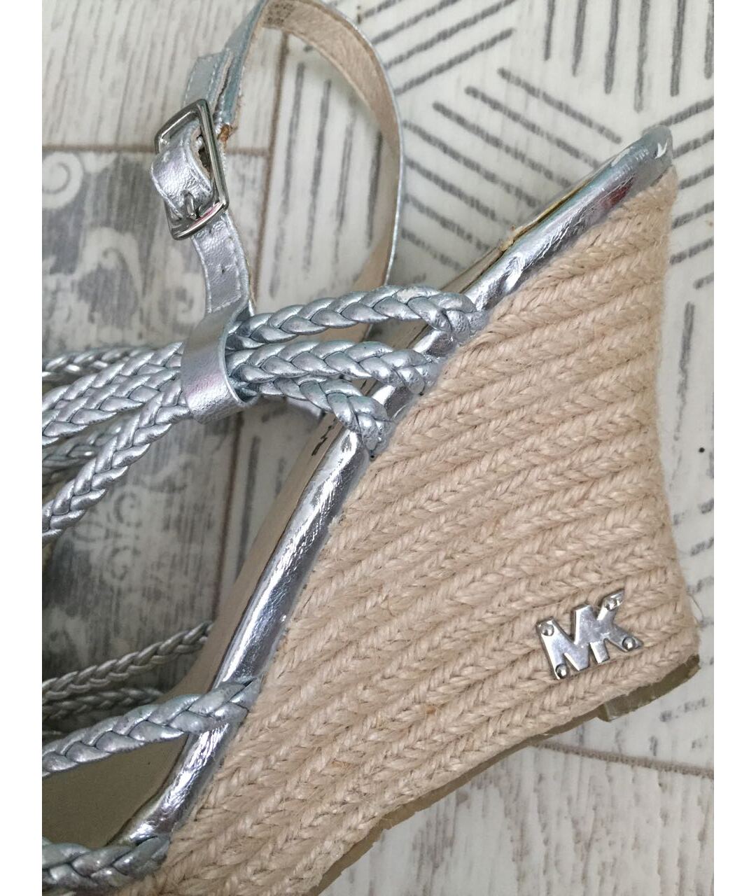 MICHAEL MICHAEL KORS Серебряные кожаные босоножки, фото 4