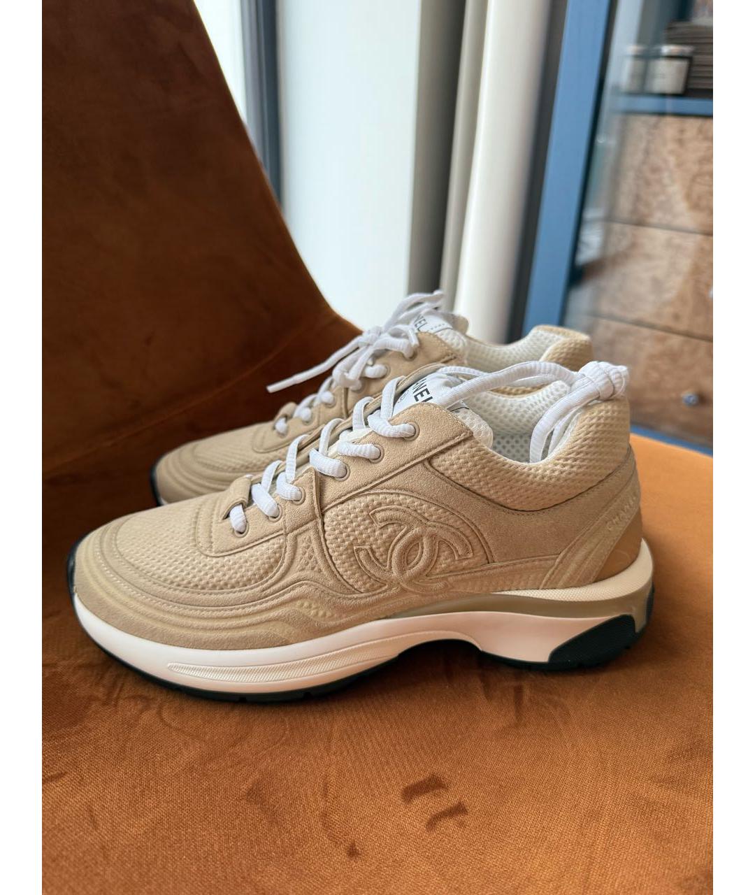 CHANEL Бежевые замшевые кроссовки, фото 4