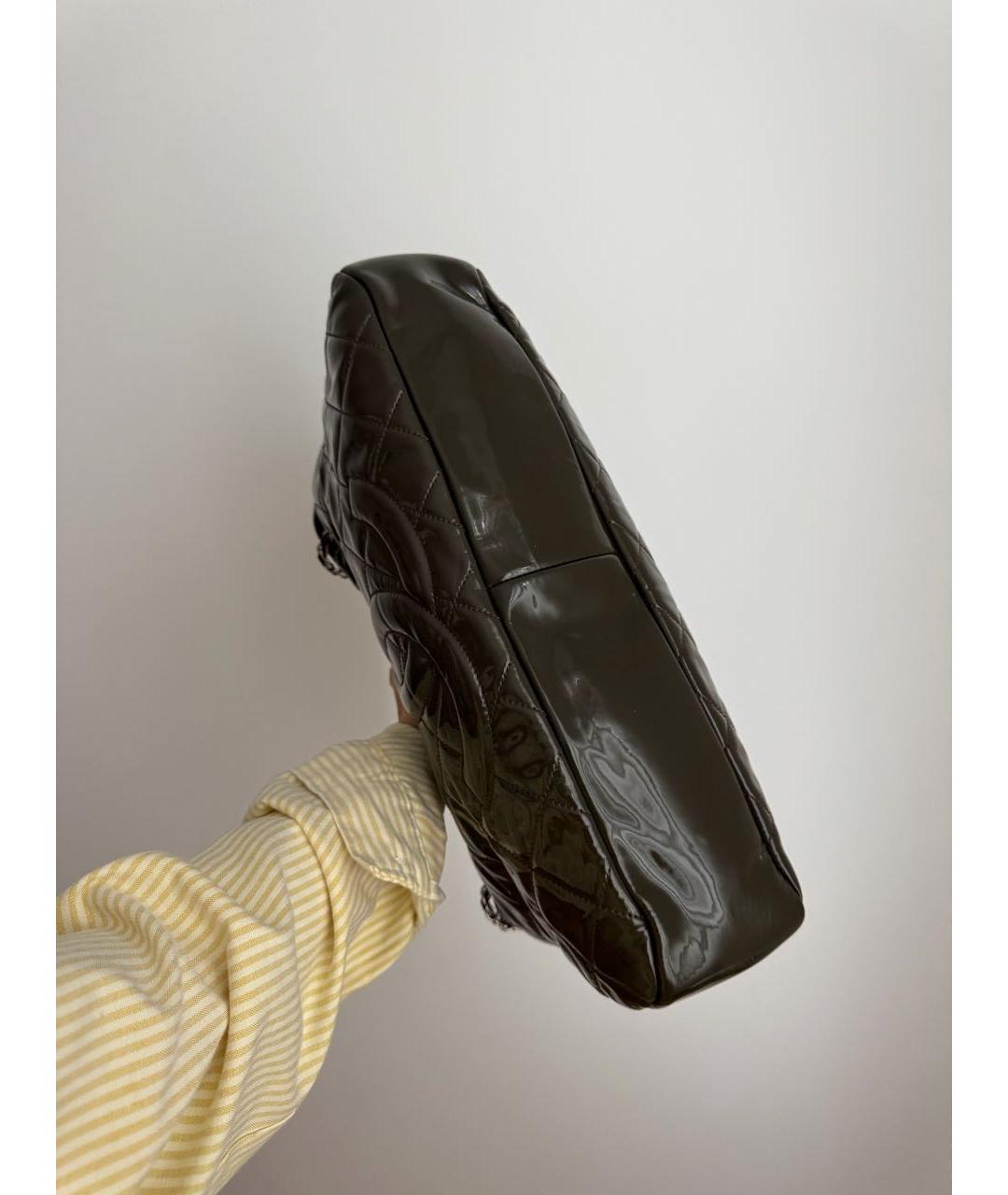 CHANEL Хаки сумка тоут из лакированной кожи, фото 4