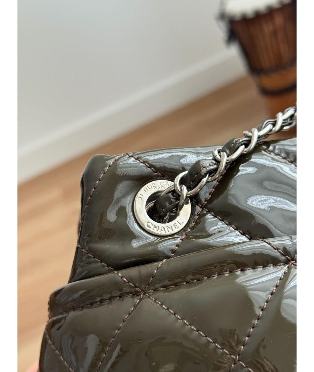 CHANEL Хаки сумка тоут из лакированной кожи, фото 7