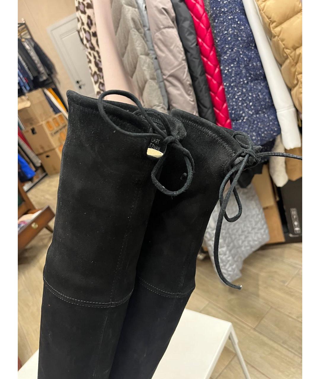 STUART WEITZMAN Черные замшевые ботфорты, фото 4