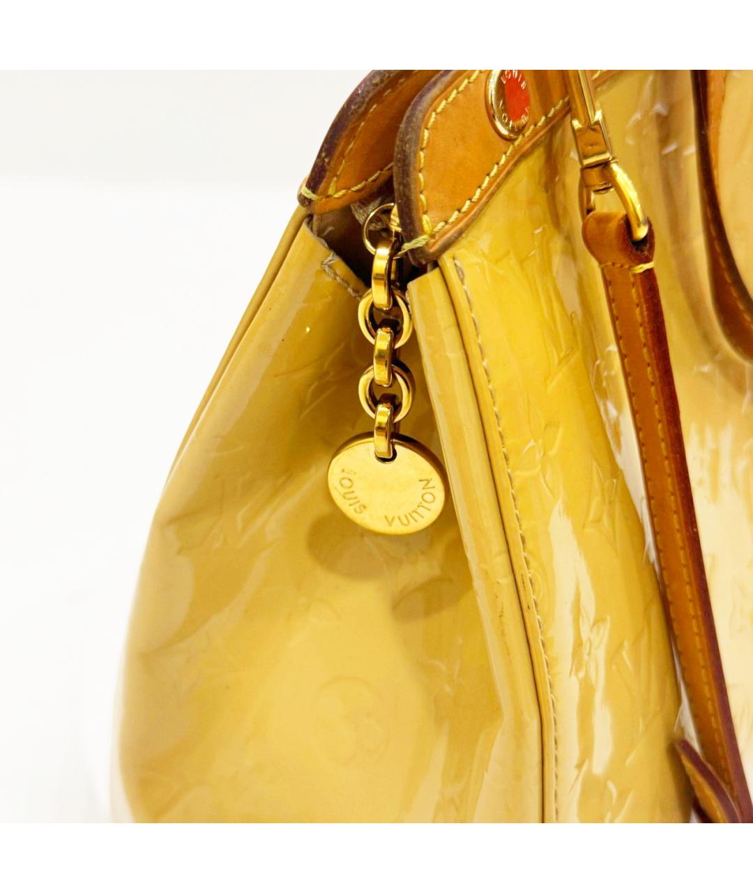 LOUIS VUITTON Желтая сумка через плечо из лакированной кожи, фото 6