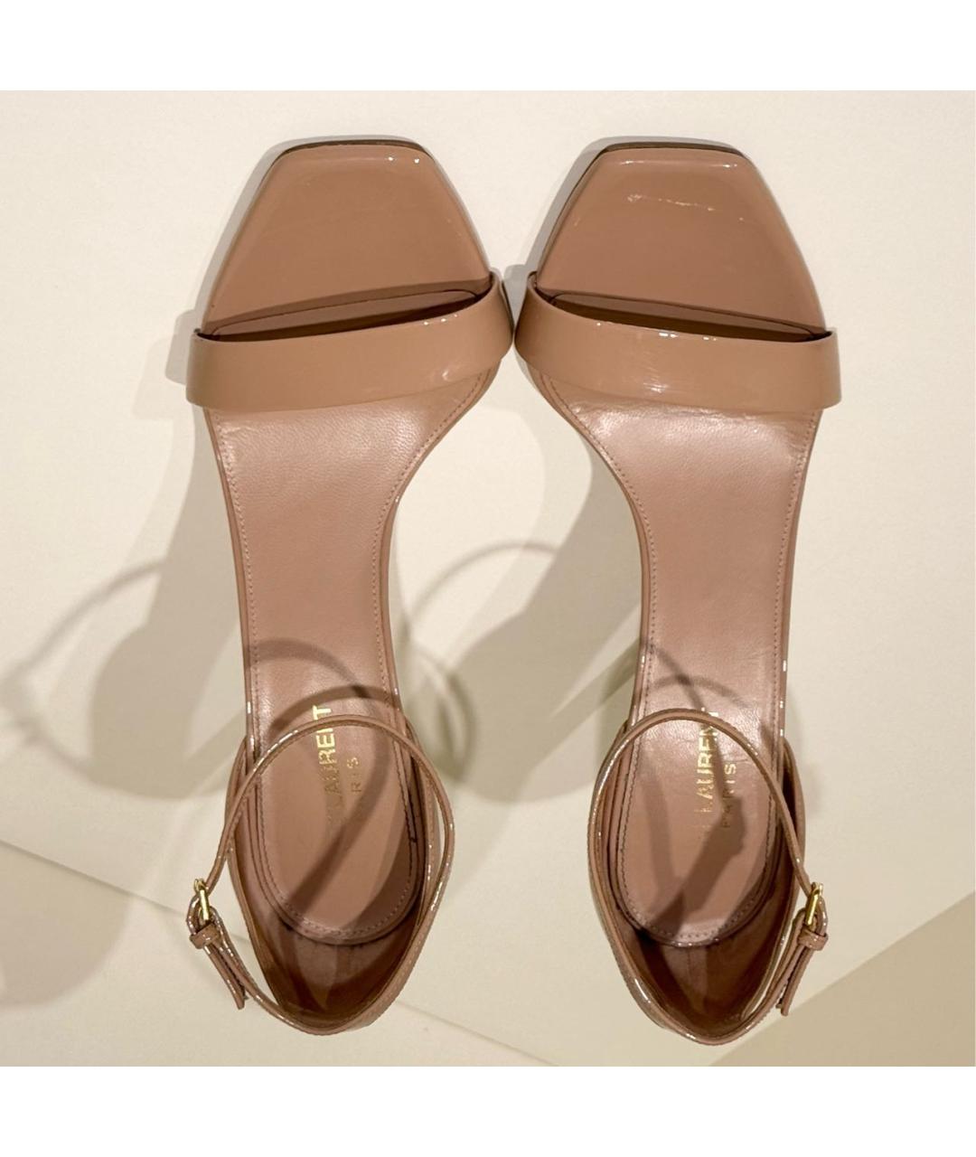 SAINT LAURENT Бежевые босоножки из лакированной кожи, фото 3