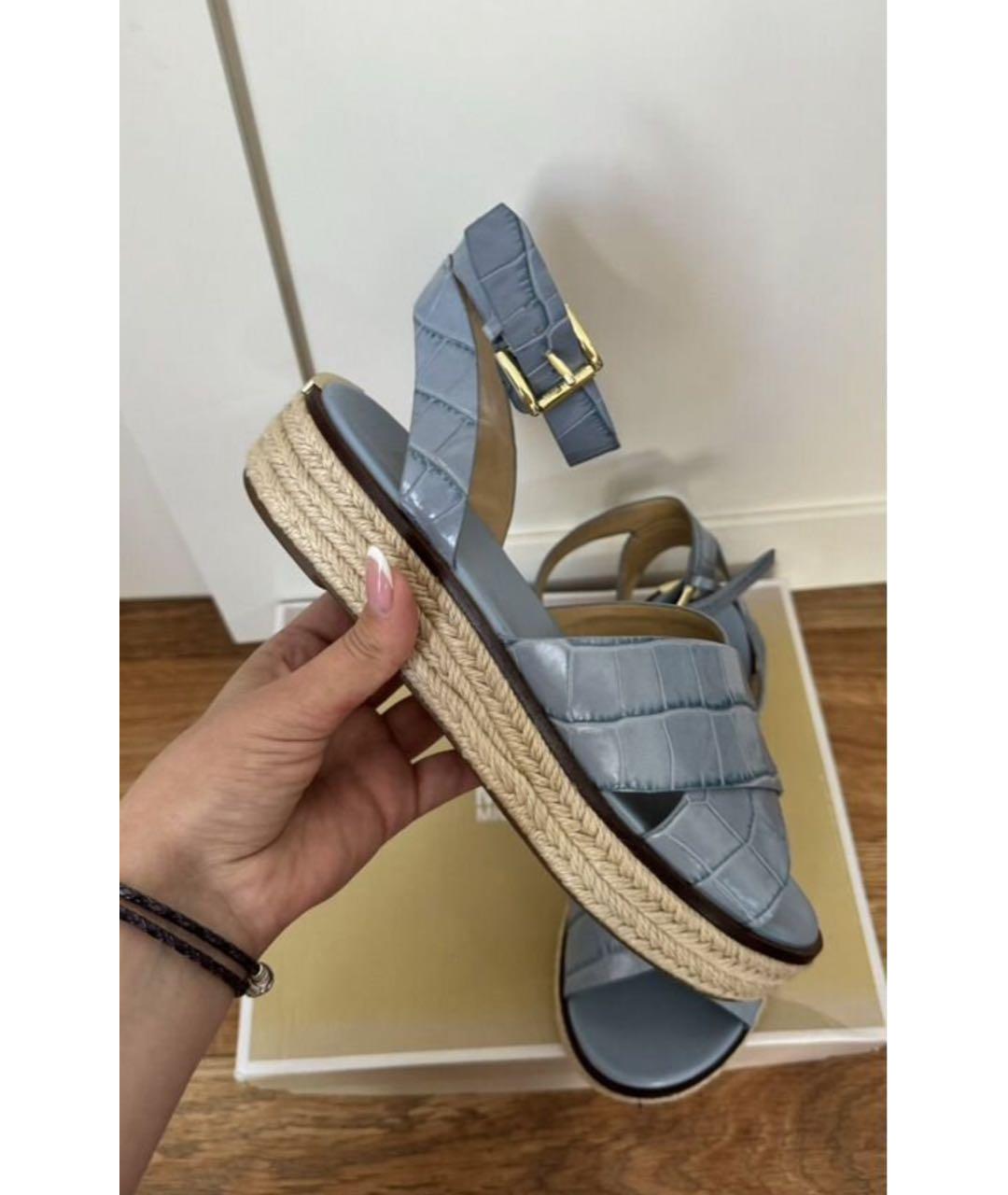 MICHAEL MICHAEL KORS Голубые кожаные босоножки, фото 5