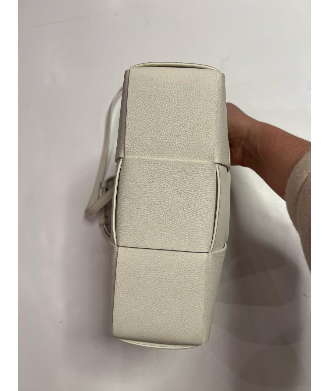 BOTTEGA VENETA Белая кожаная сумка с короткими ручками, фото 6