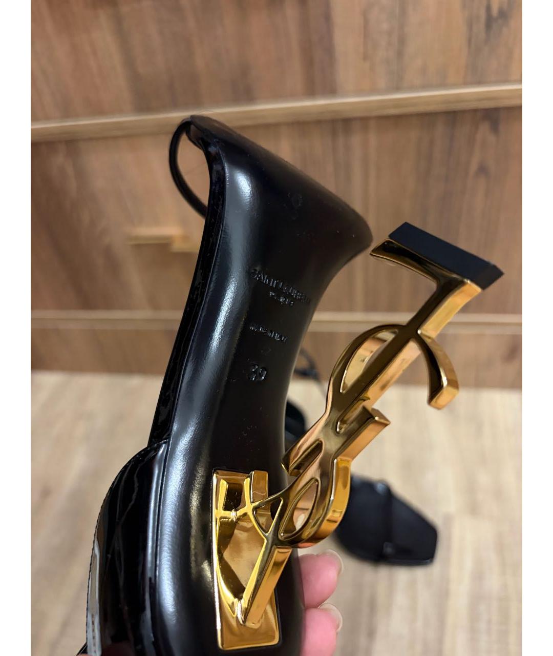 SAINT LAURENT Черные босоножки из лакированной кожи, фото 4