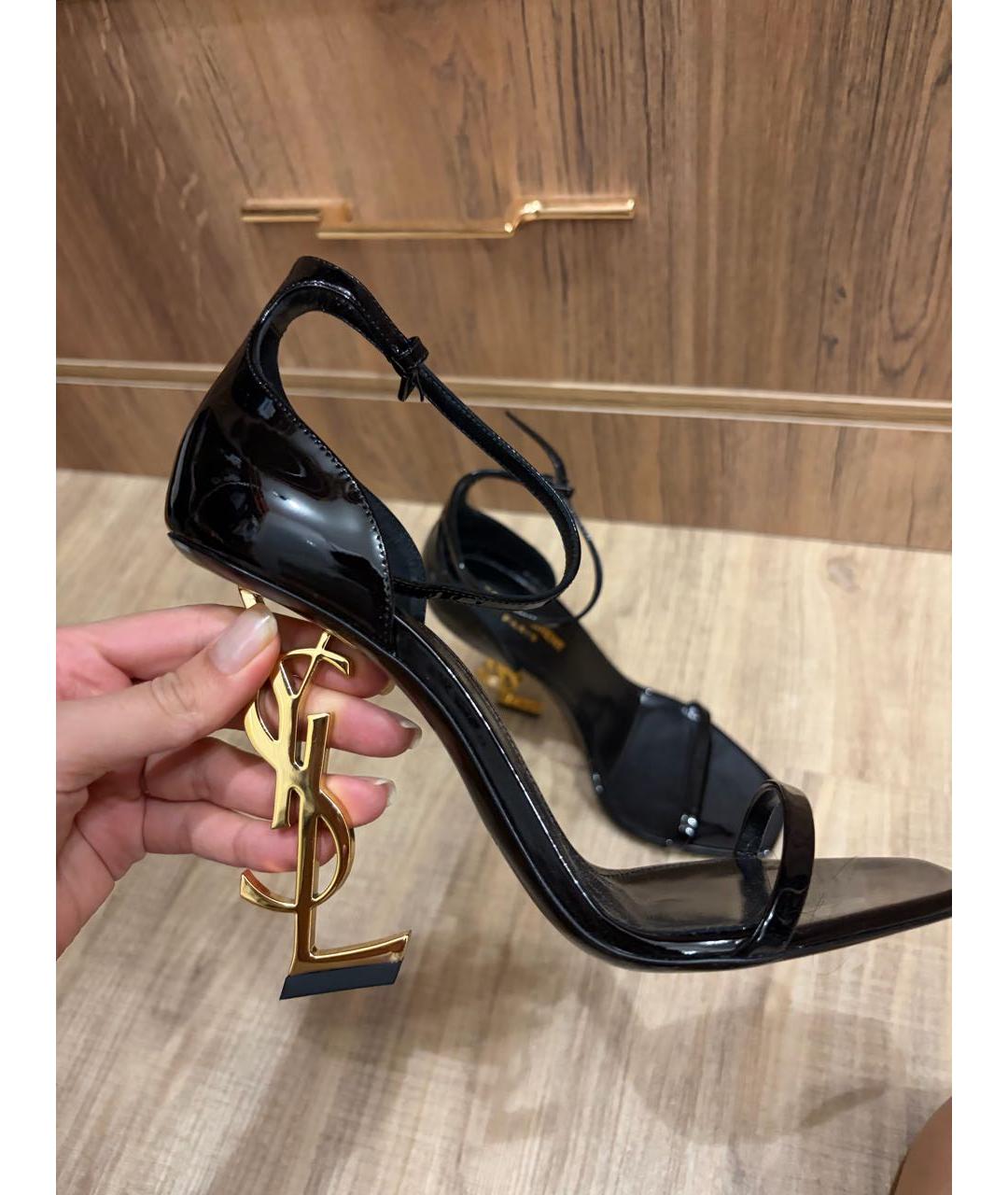 SAINT LAURENT Черные босоножки из лакированной кожи, фото 2