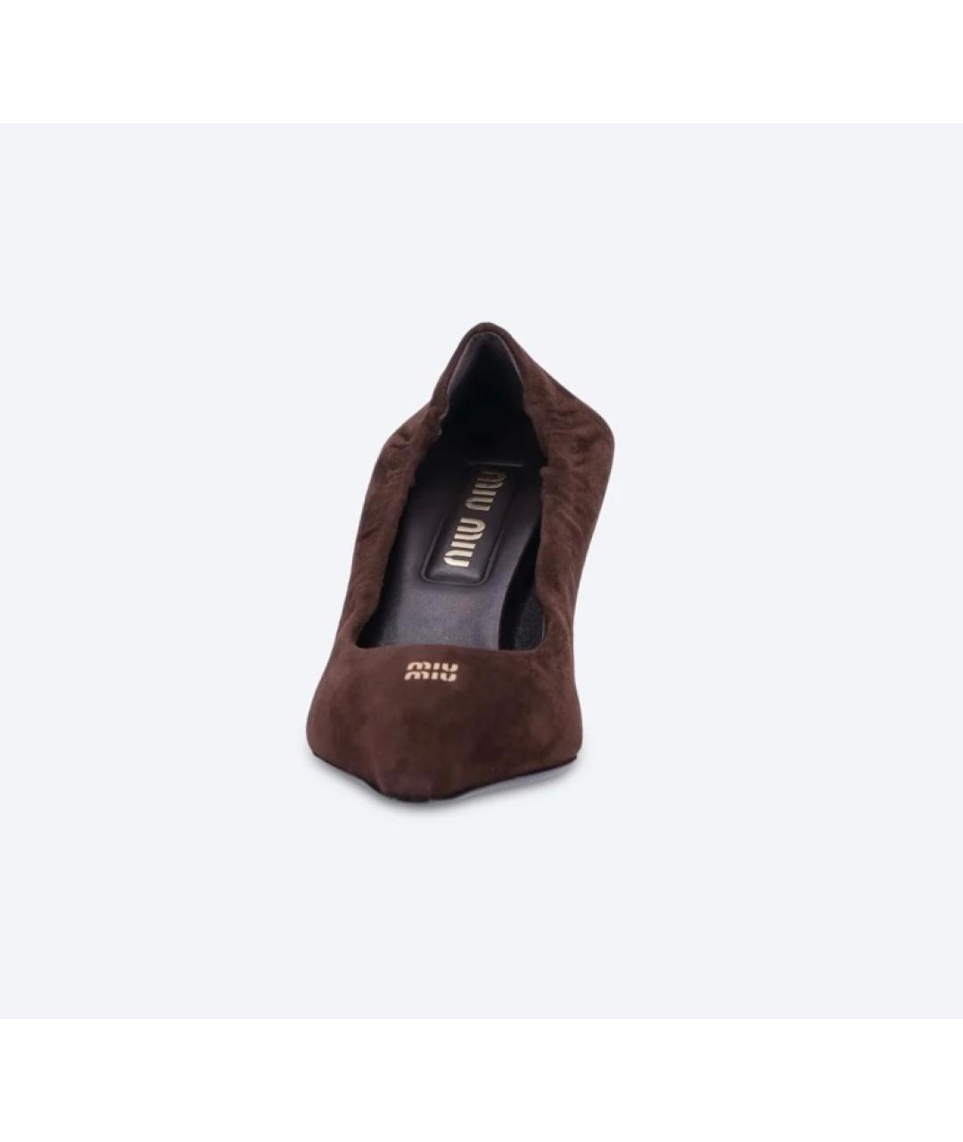 MIU MIU Коричневые замшевые лодочки на низком каблуке, фото 3