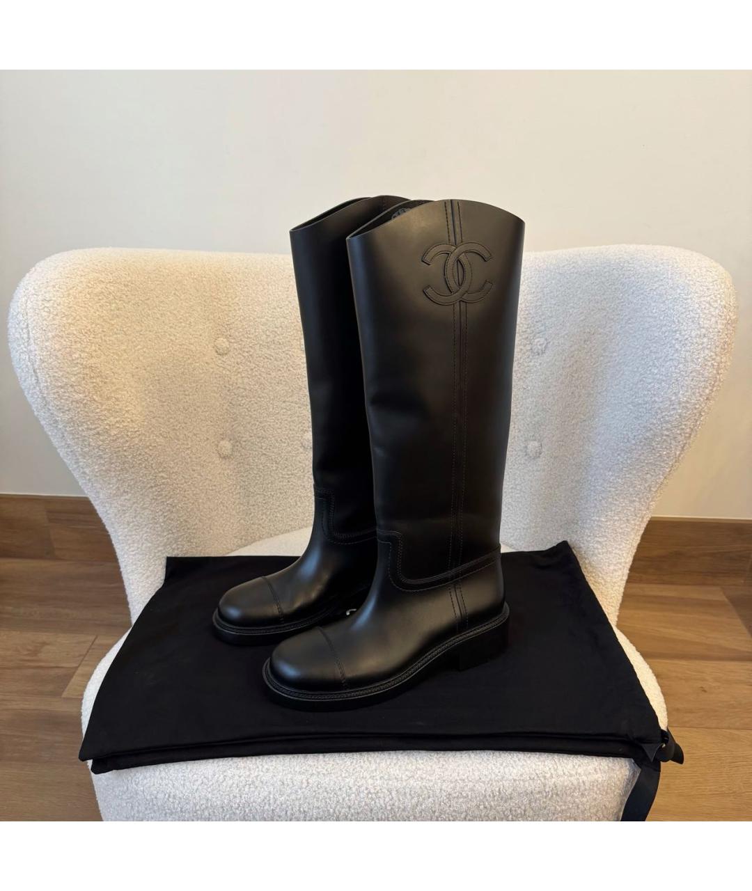 CHANEL Черные кожаные сапоги, фото 2