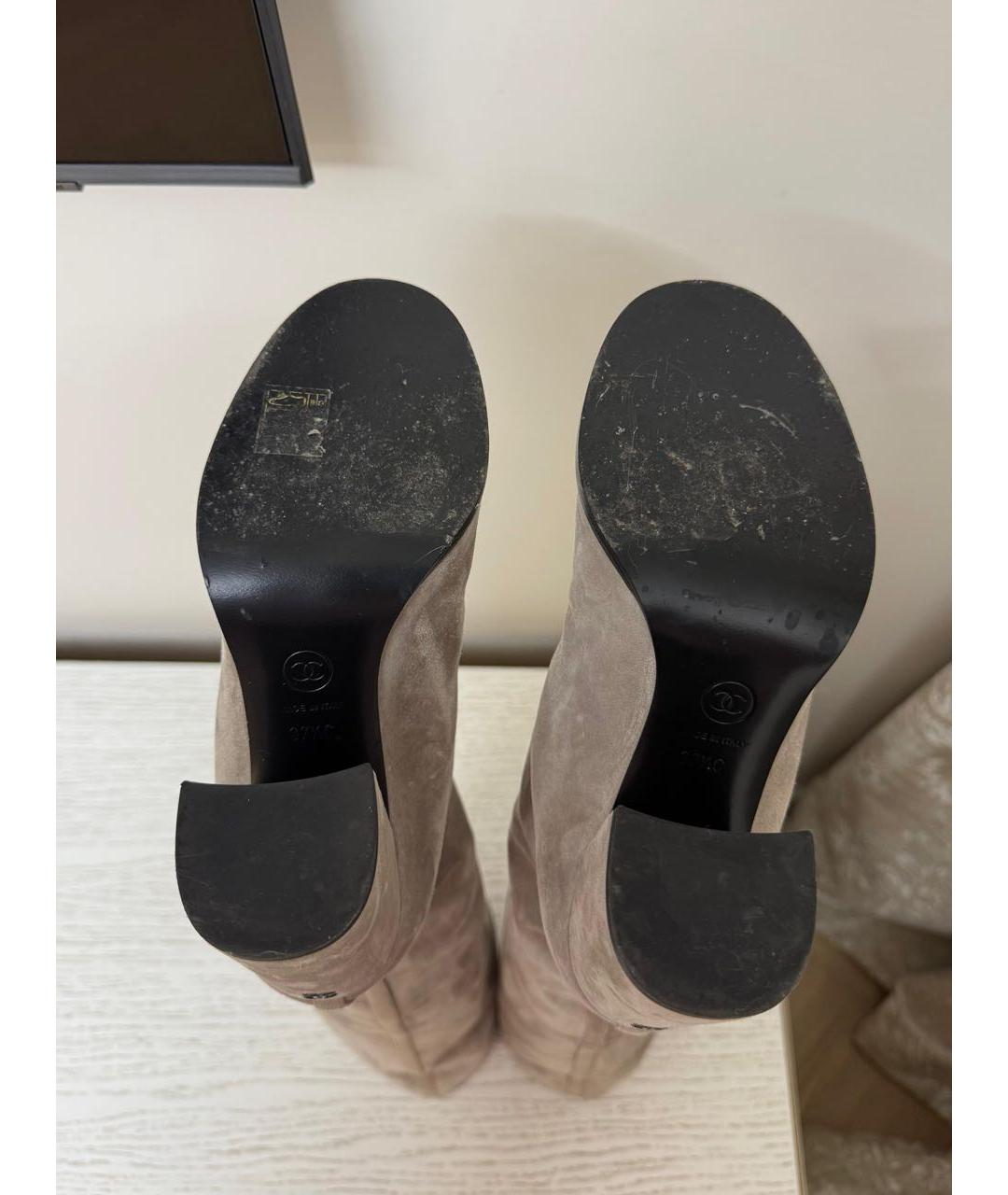 CHANEL Серые замшевые ботфорты, фото 5