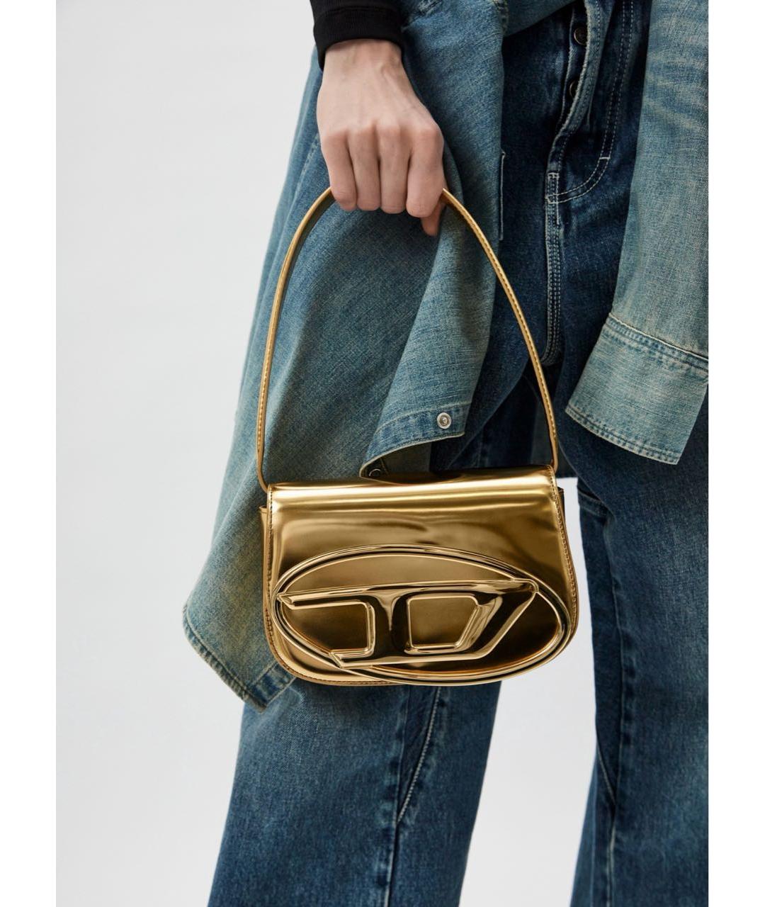 DIESEL Золотая сумка с короткими ручками из лакированной кожи, фото 3