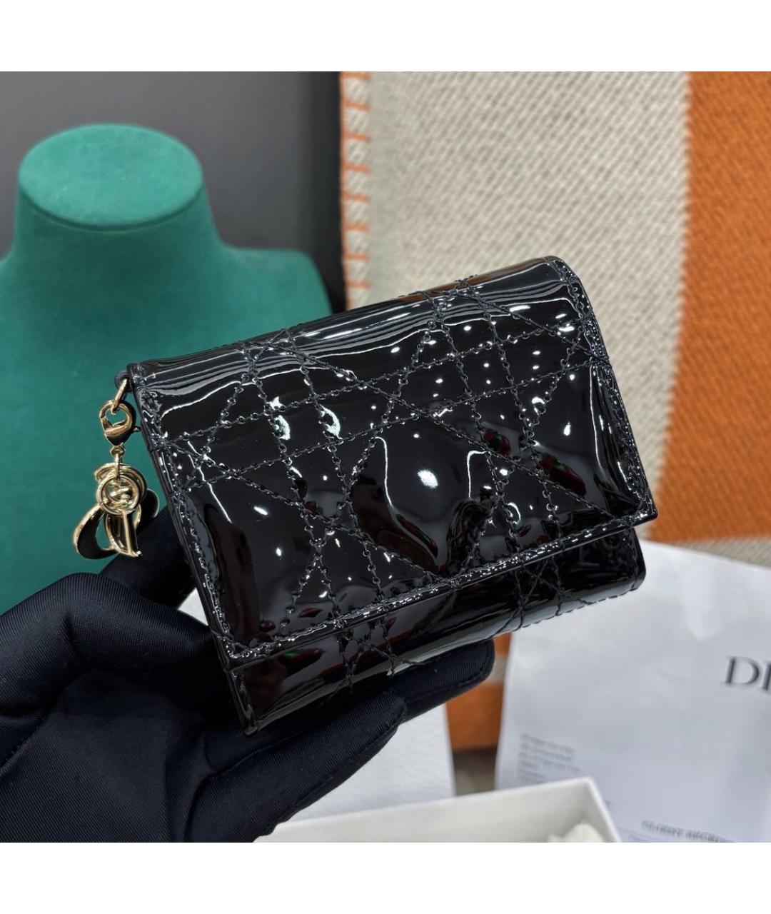 CHRISTIAN DIOR Черный кошелек из лакированной кожи, фото 2