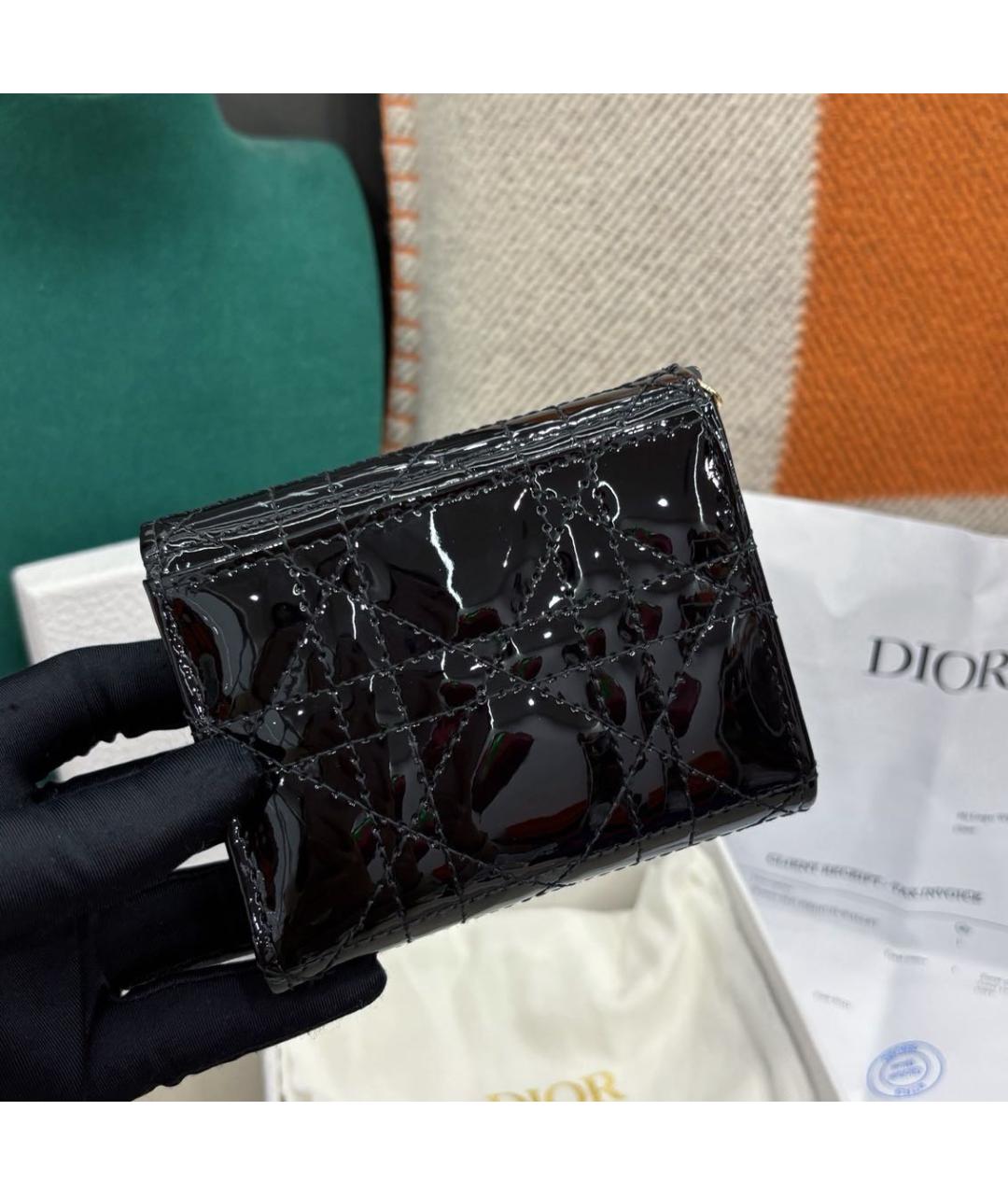 CHRISTIAN DIOR Черный кошелек из лакированной кожи, фото 5