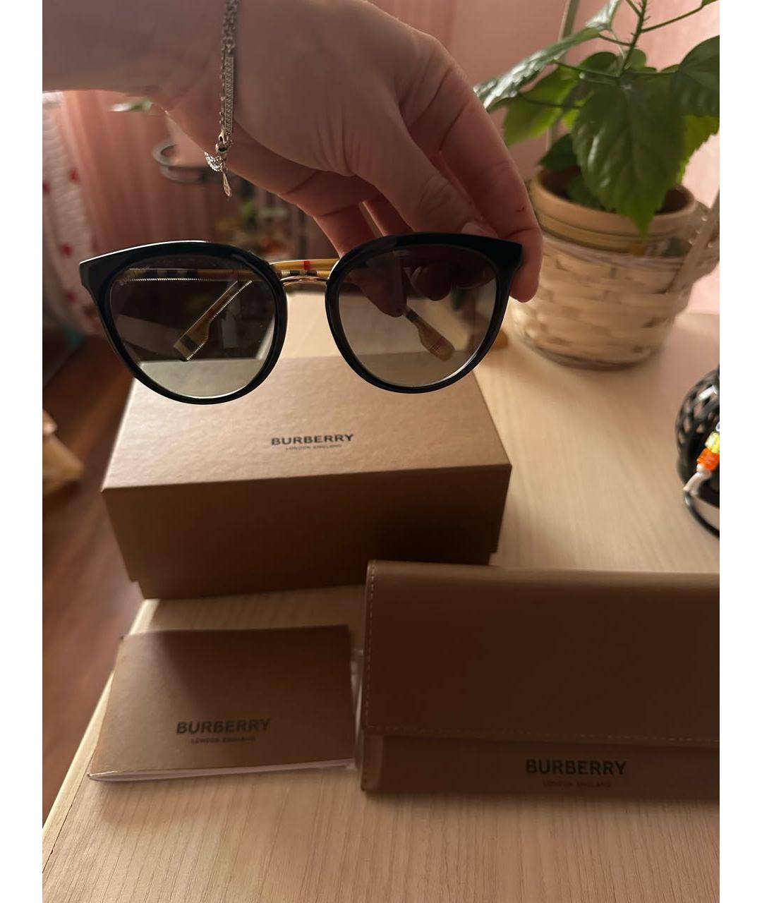 BURBERRY Черные пластиковые солнцезащитные очки, фото 4